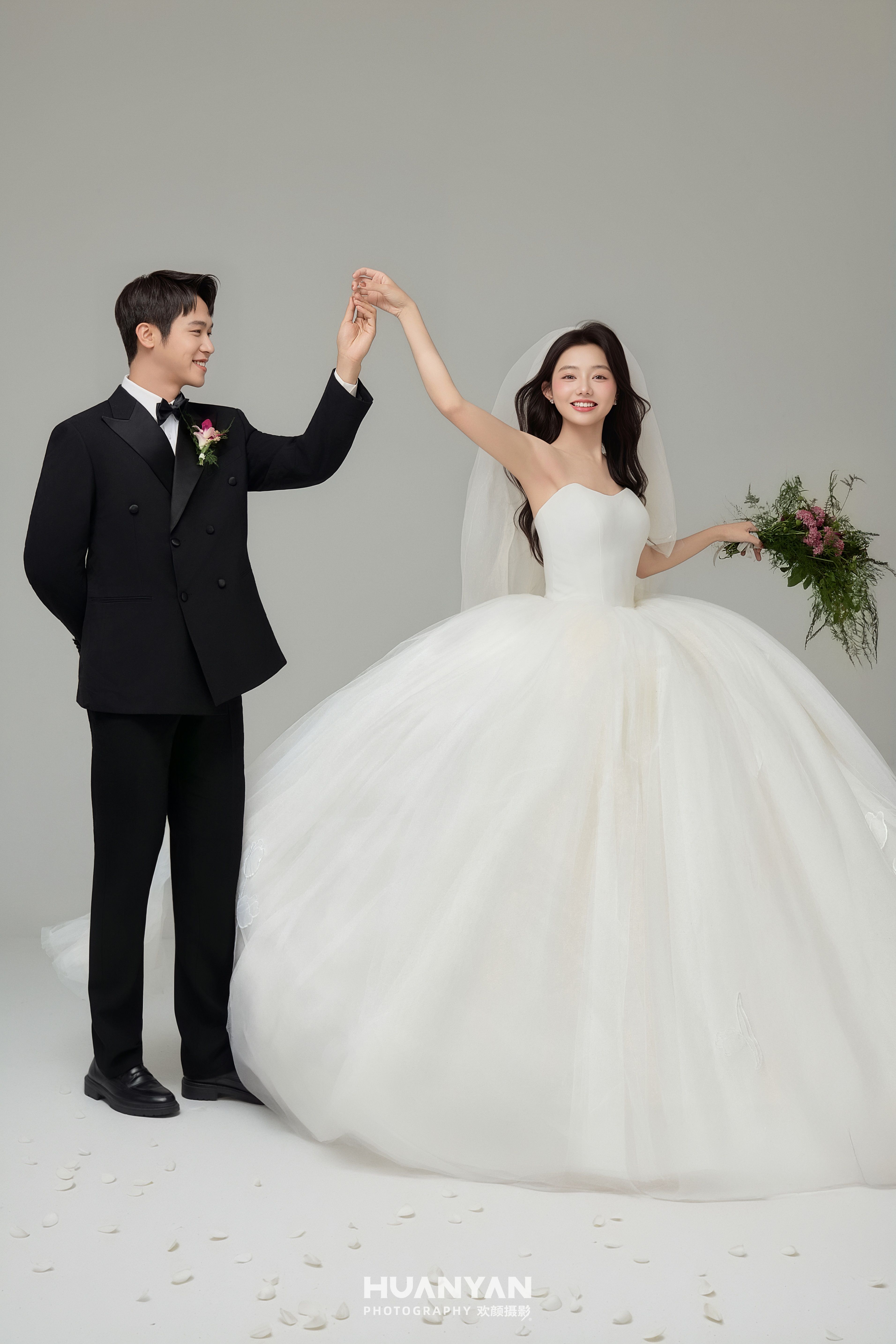 纯白序章：极简风婚纱照南法庄园实拍