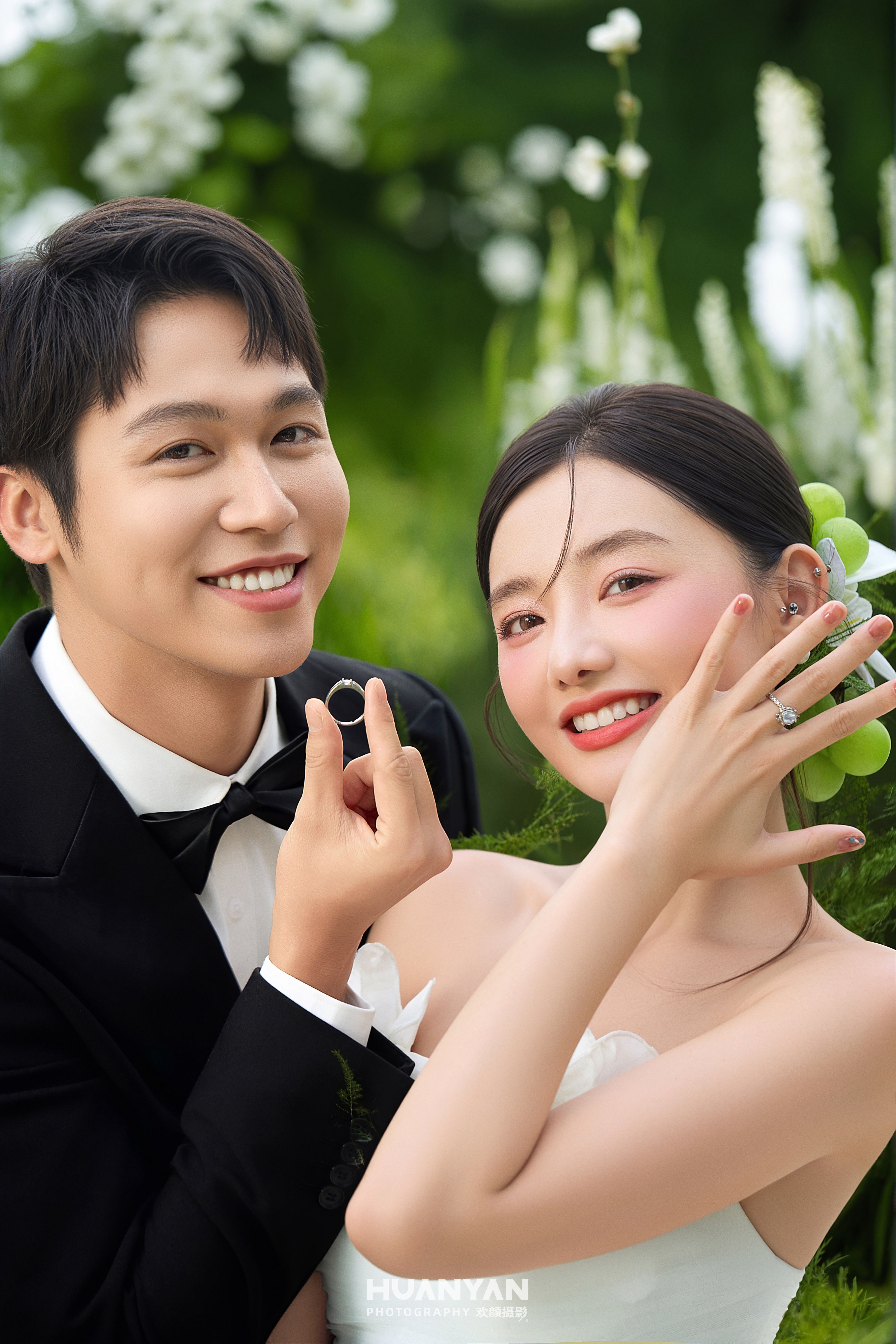 青野告白：高级感风婚纱照草地实拍
