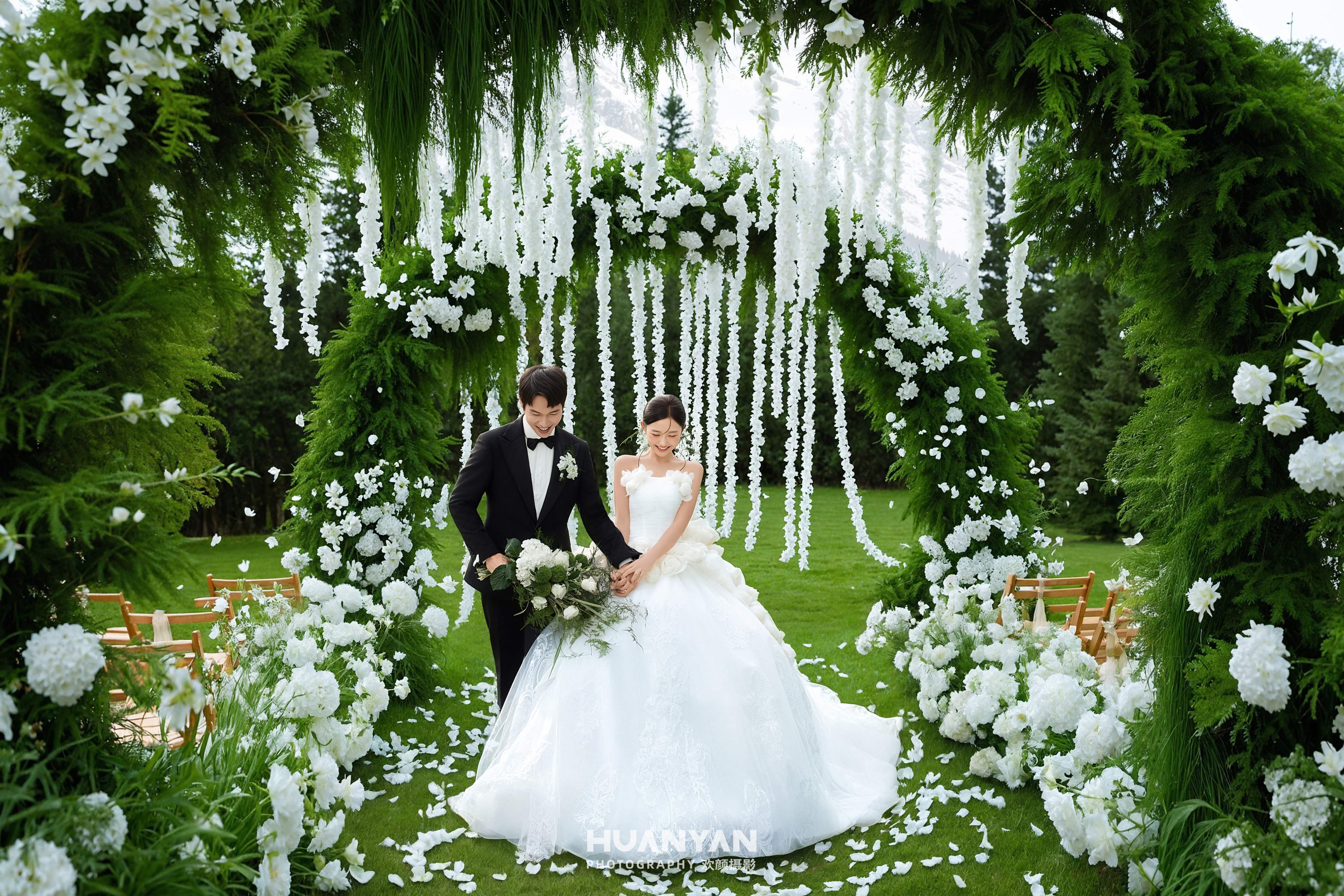 青野告白：高级感风婚纱照草地实拍