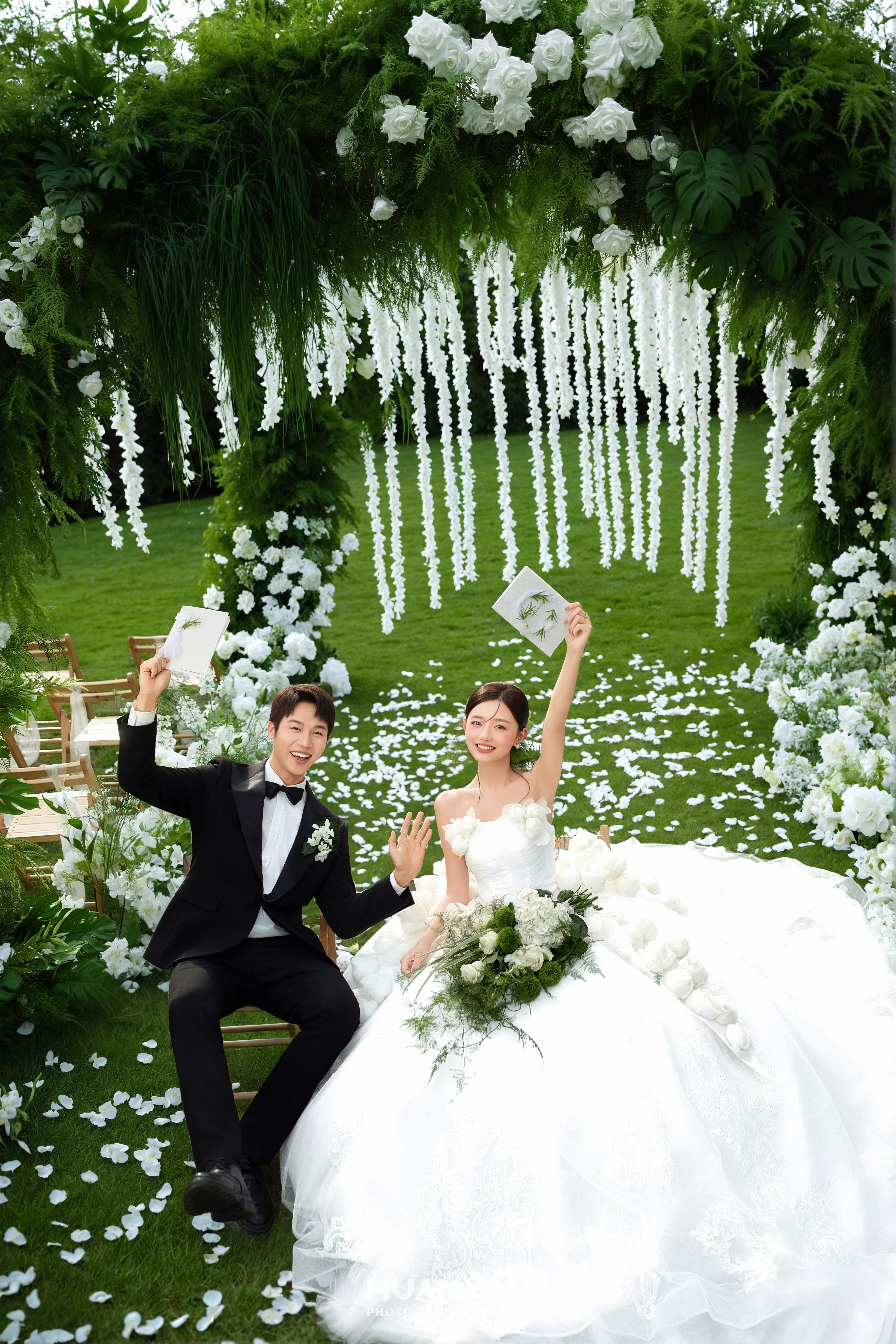 草地高级感风婚纱照实拍（青野告白系列）