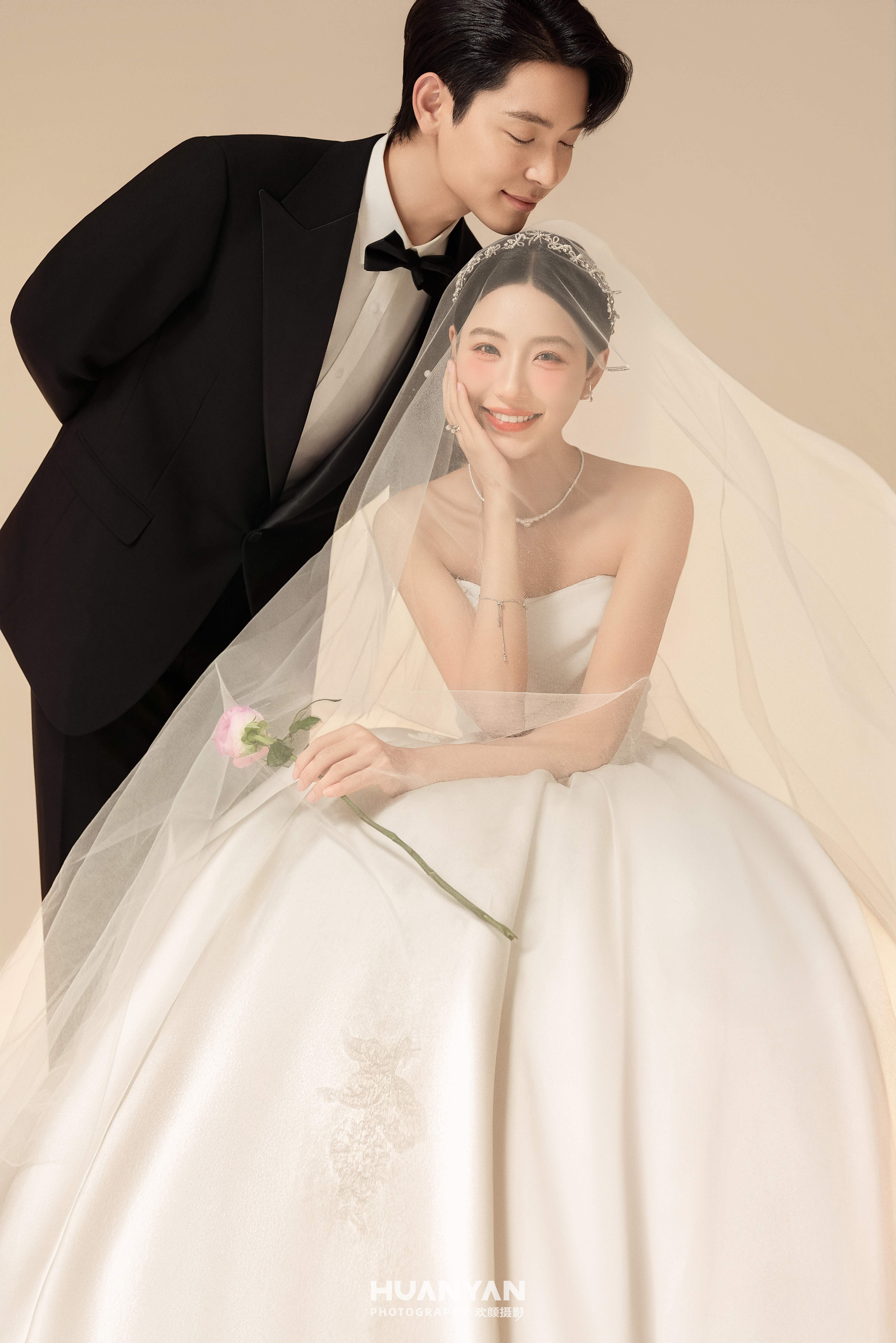 爱意满盈：高级感风婚纱照南法庄园实拍