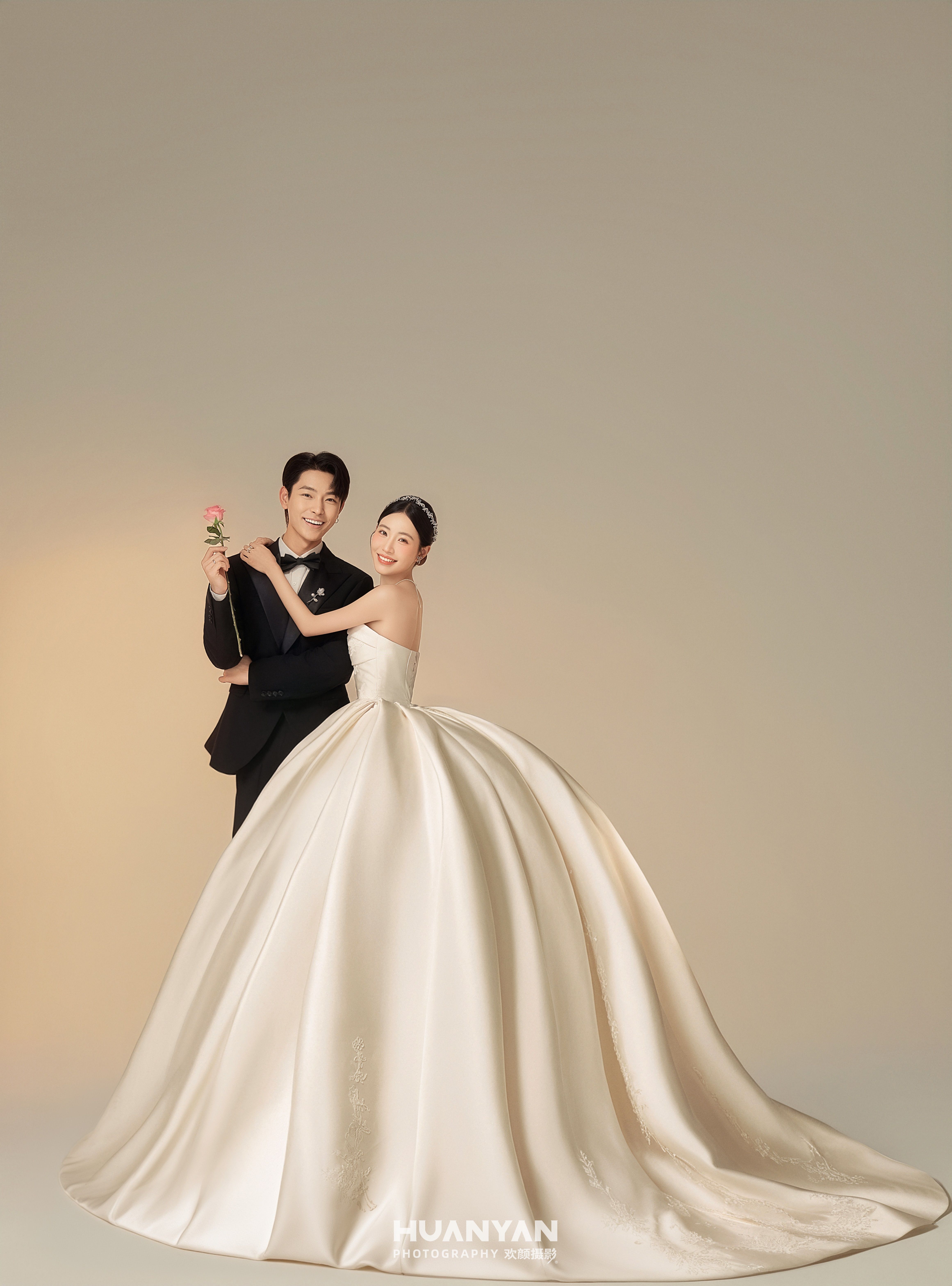爱意满盈客片第7张｜高级感风婚纱照，摄于南法庄园