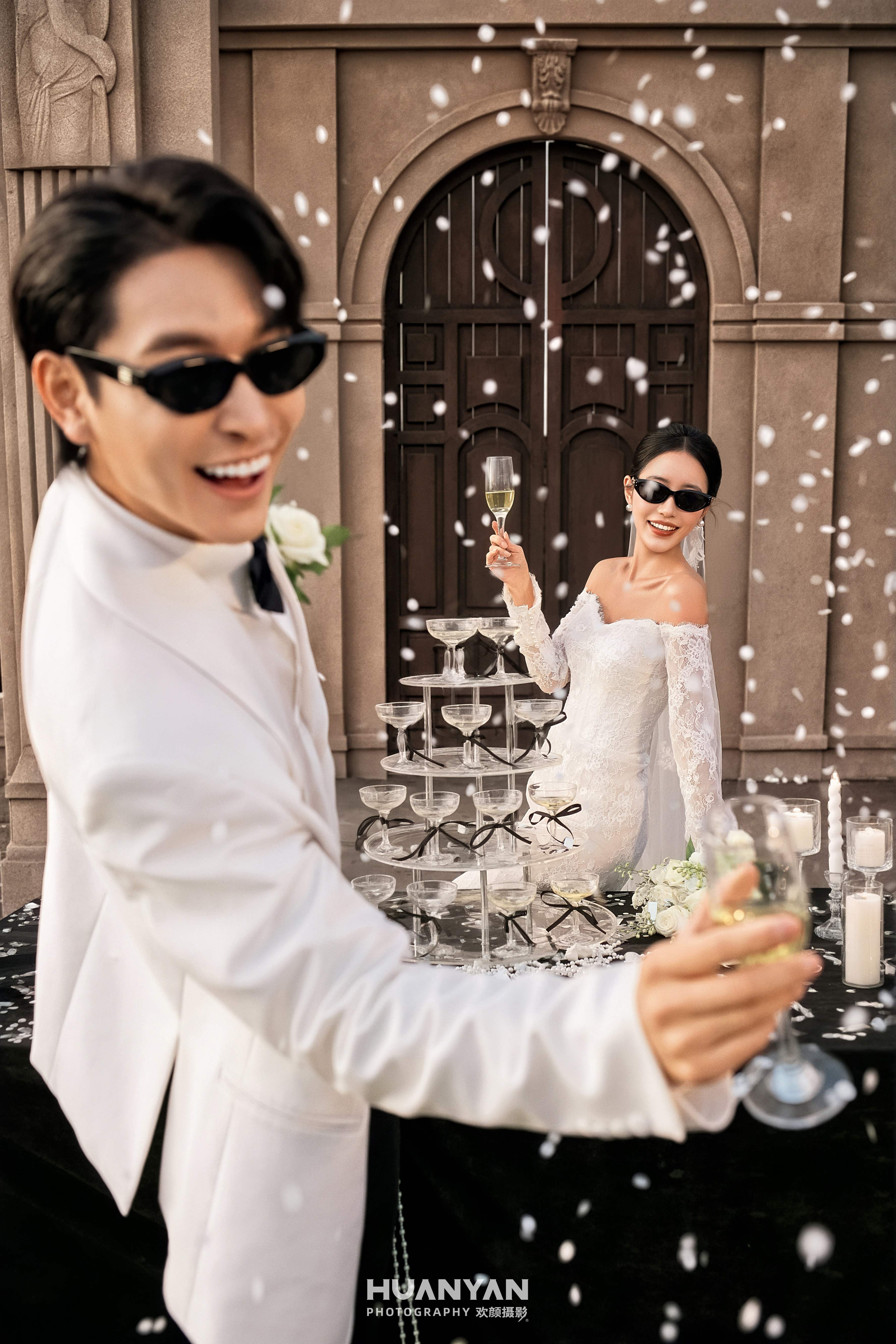 奢悦之约客片第7张｜胶片感风婚纱照，摄于户外