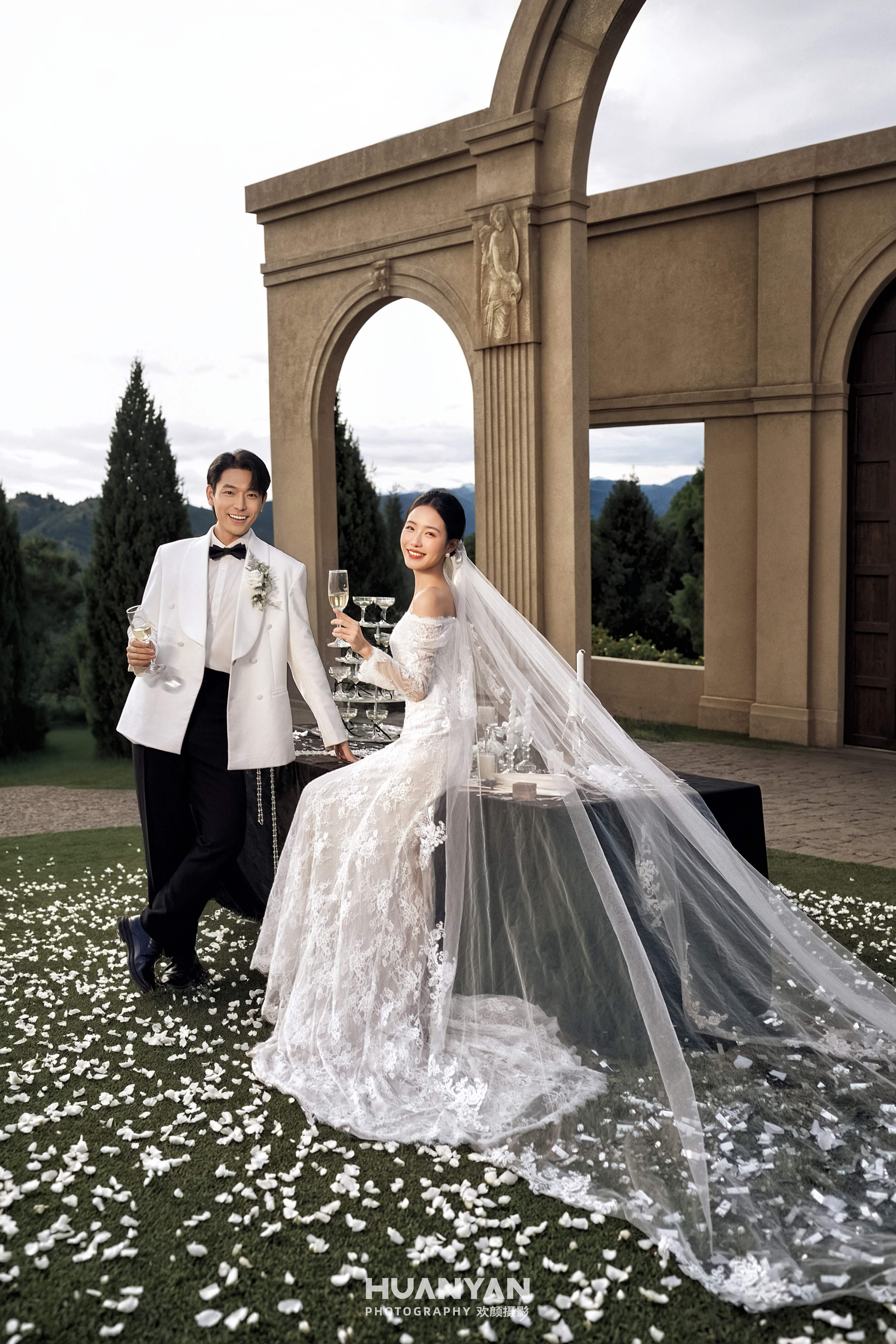 奢悦之约：胶片感风婚纱照户外实拍