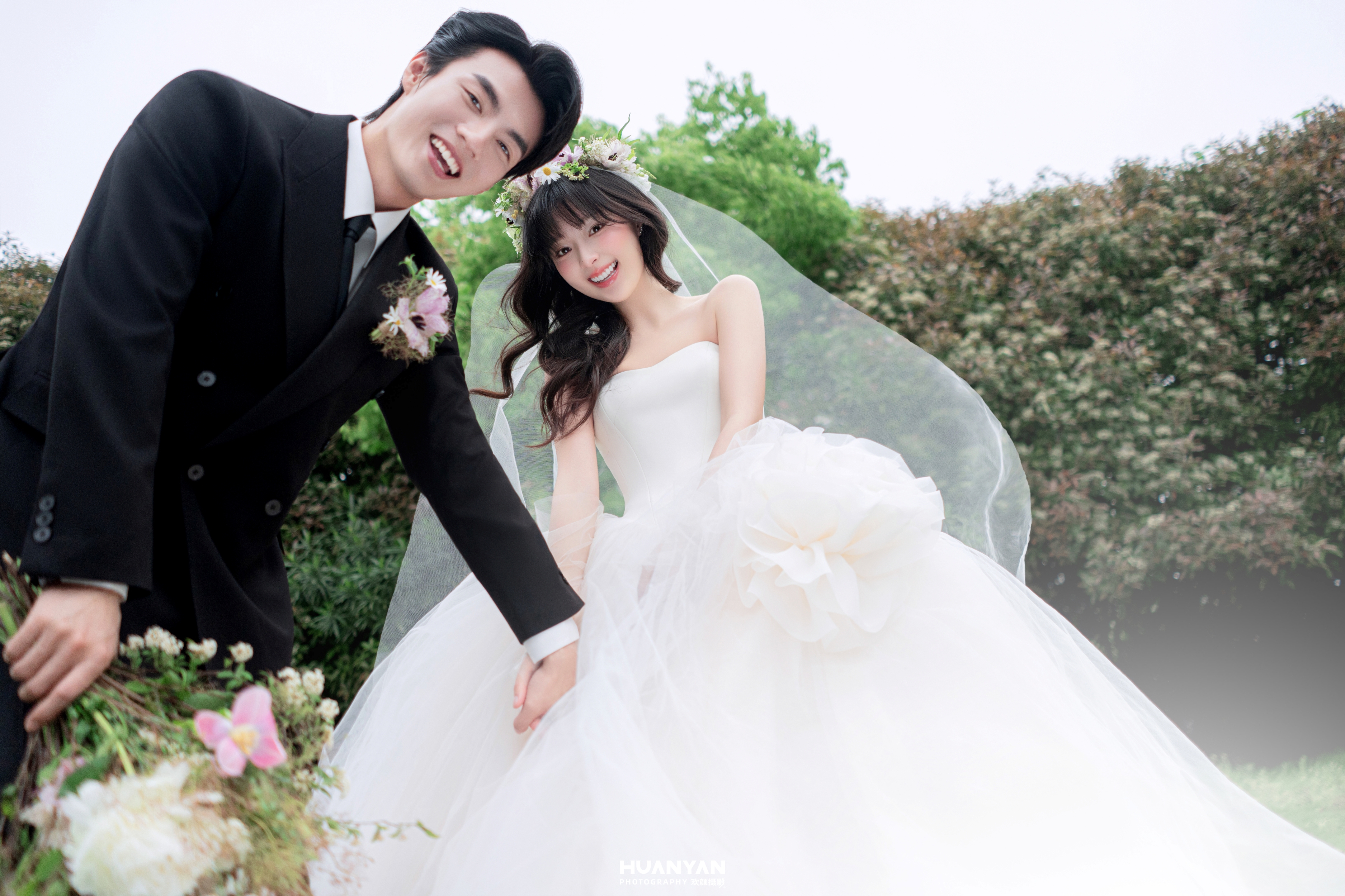森屿私语：轻氧风婚纱照草地实拍