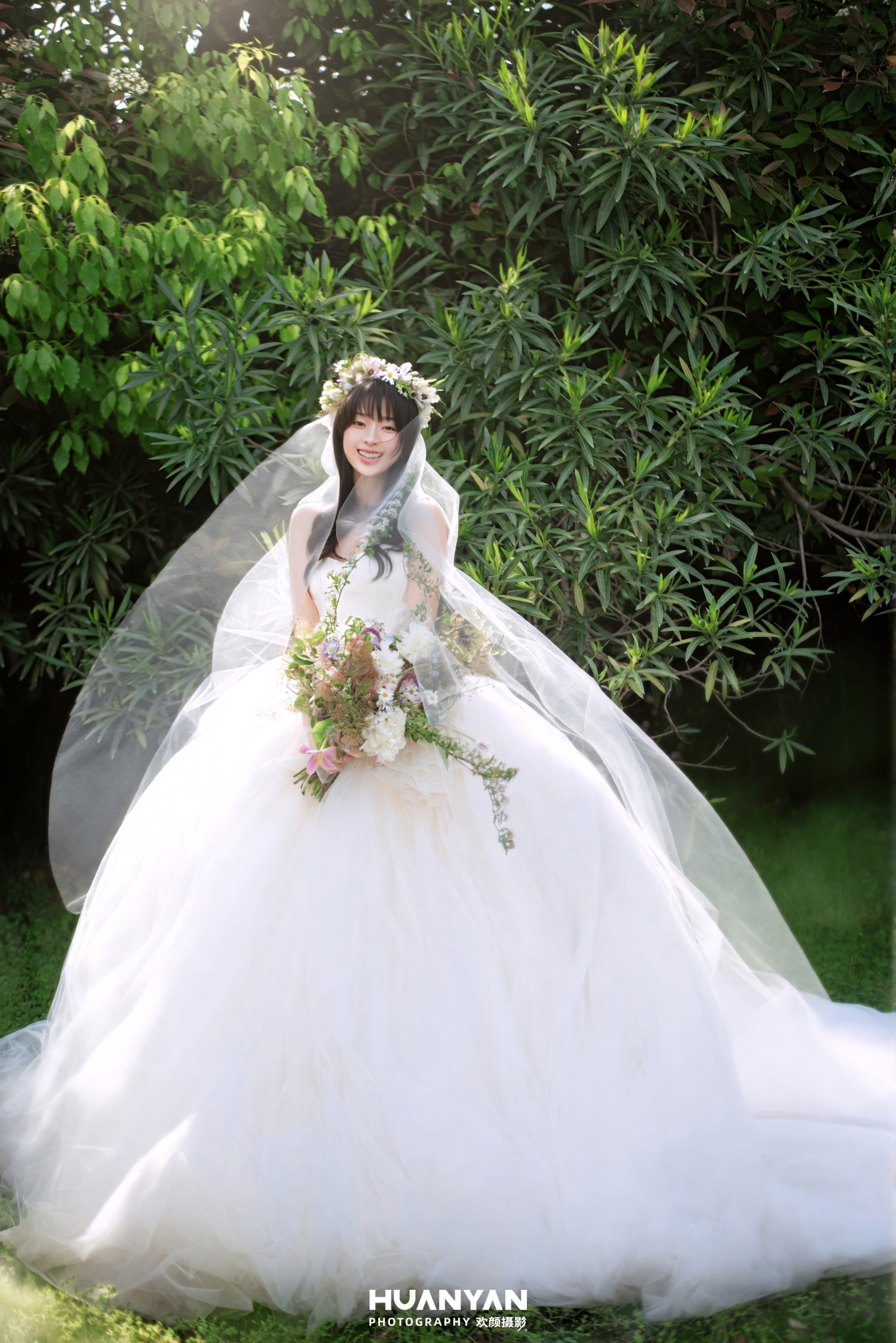 轻氧风婚纱照 · 草地场景 · 森屿私语客片