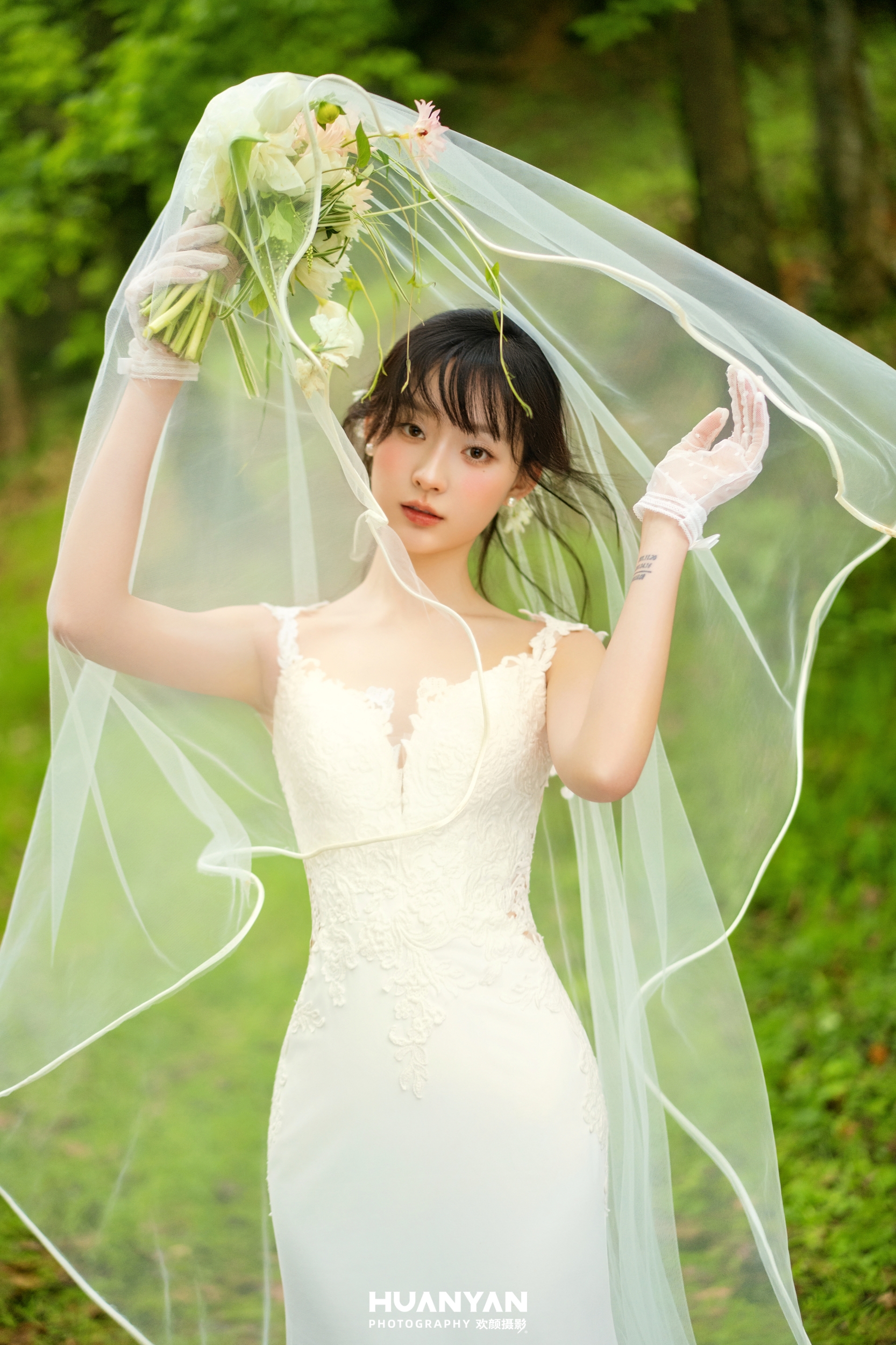 森屿客片第19张｜轻氧风婚纱照，摄于草地
