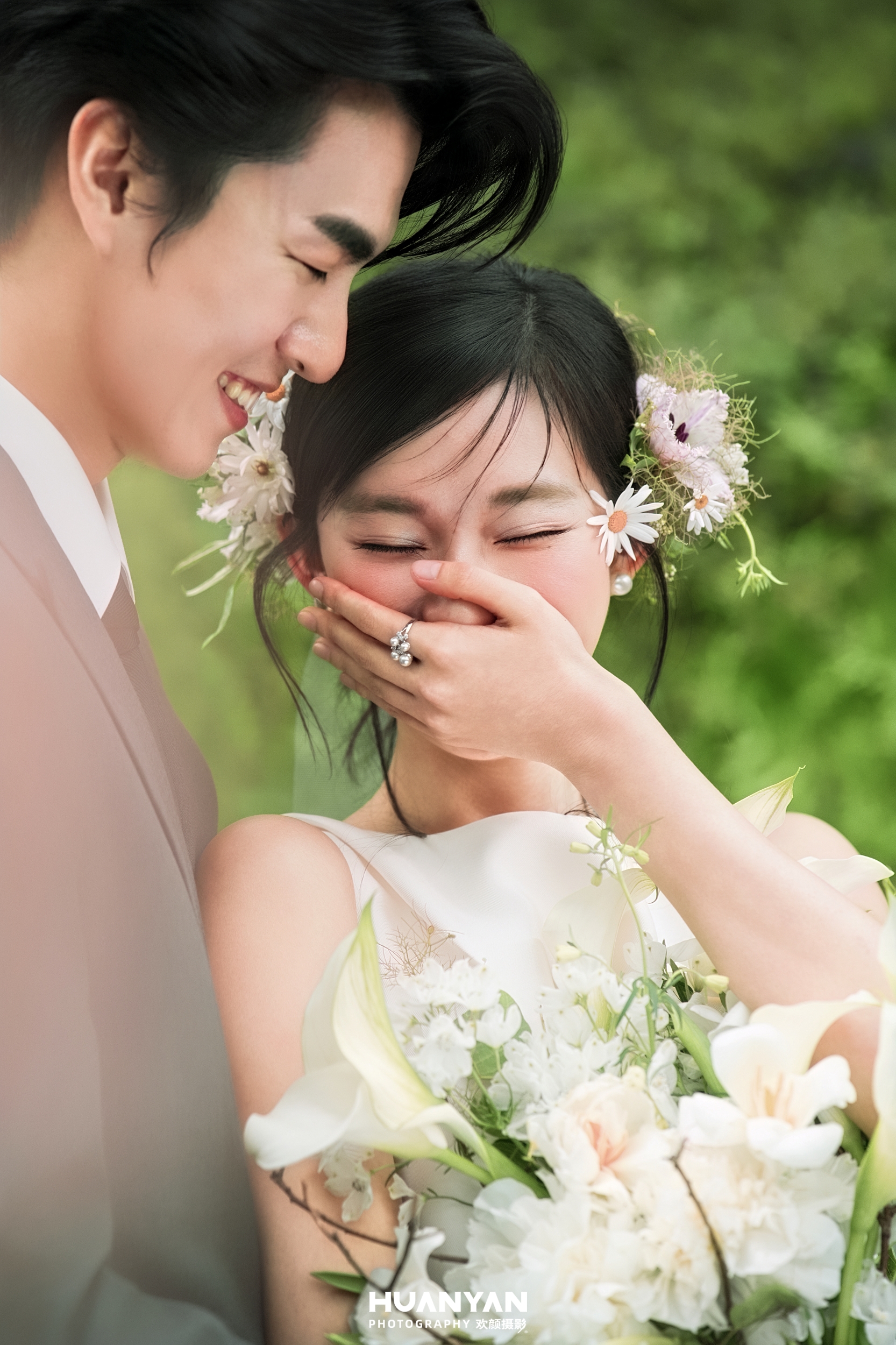 森屿漫光：轻氧风婚纱照草地实拍