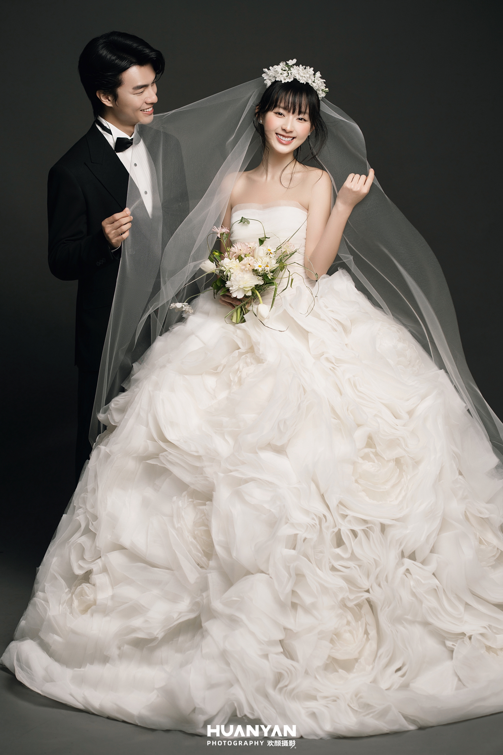 室内高级感风婚纱照实拍（云间甜梦系列）
