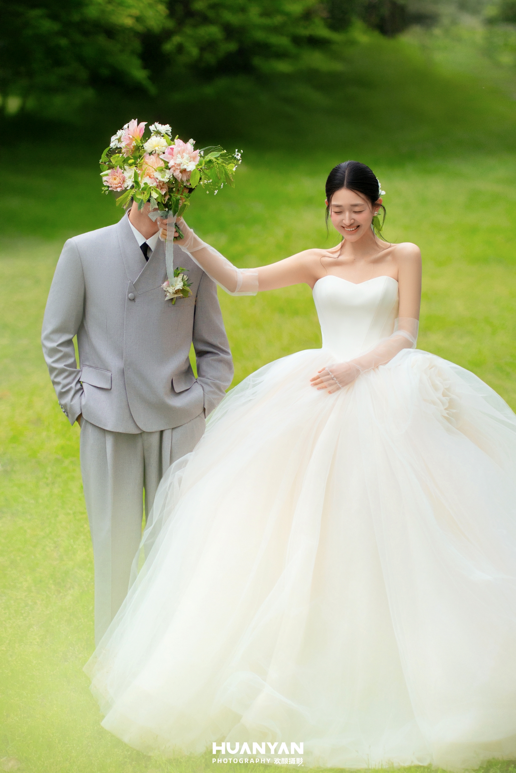 草地轻氧风婚纱照实拍（绿野嬉花系列）
