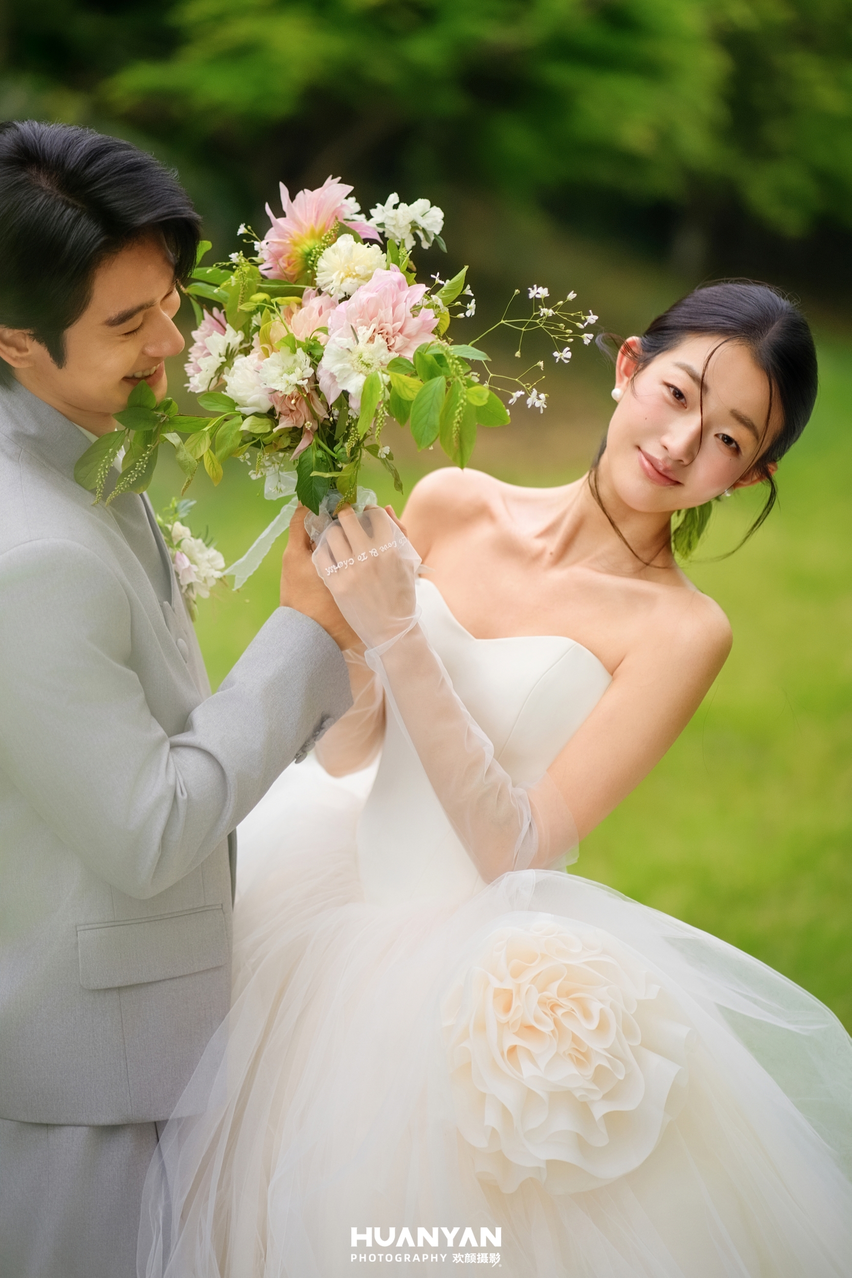 草地轻氧风婚纱照实拍（绿野嬉花系列）