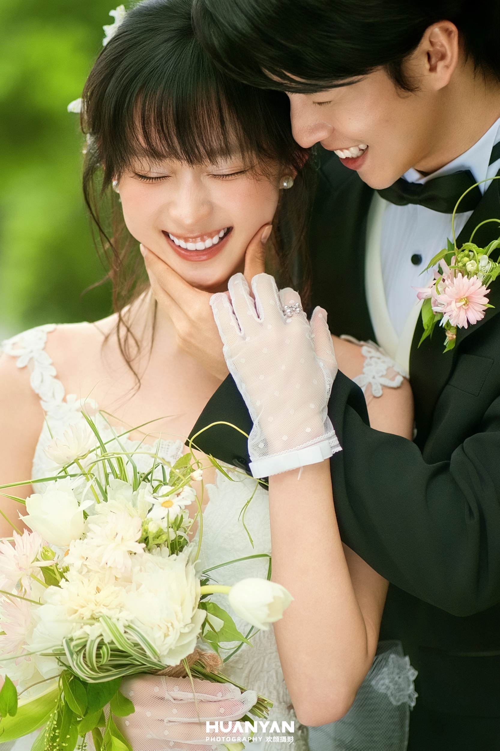 森屿客片第11张｜轻氧风婚纱照，摄于草地