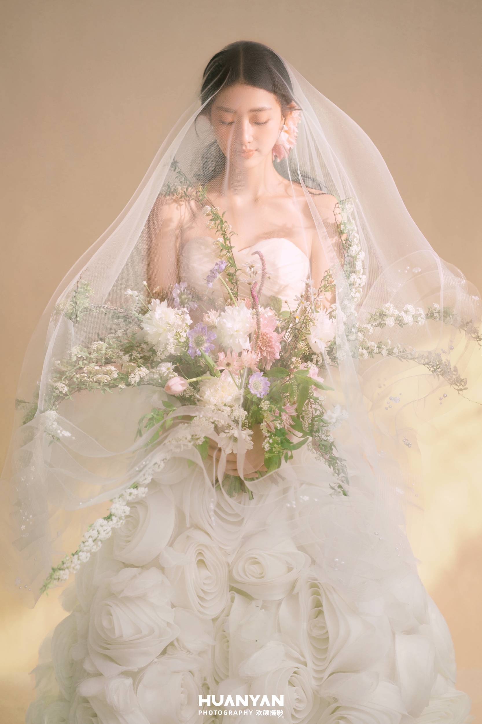 室内高级感风婚纱照实拍（柔光予你系列）