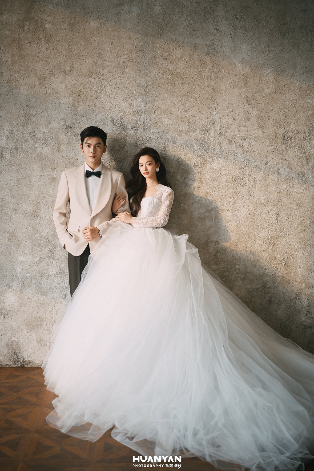 柔光客片第7张｜仪式感风婚纱照，摄于室内