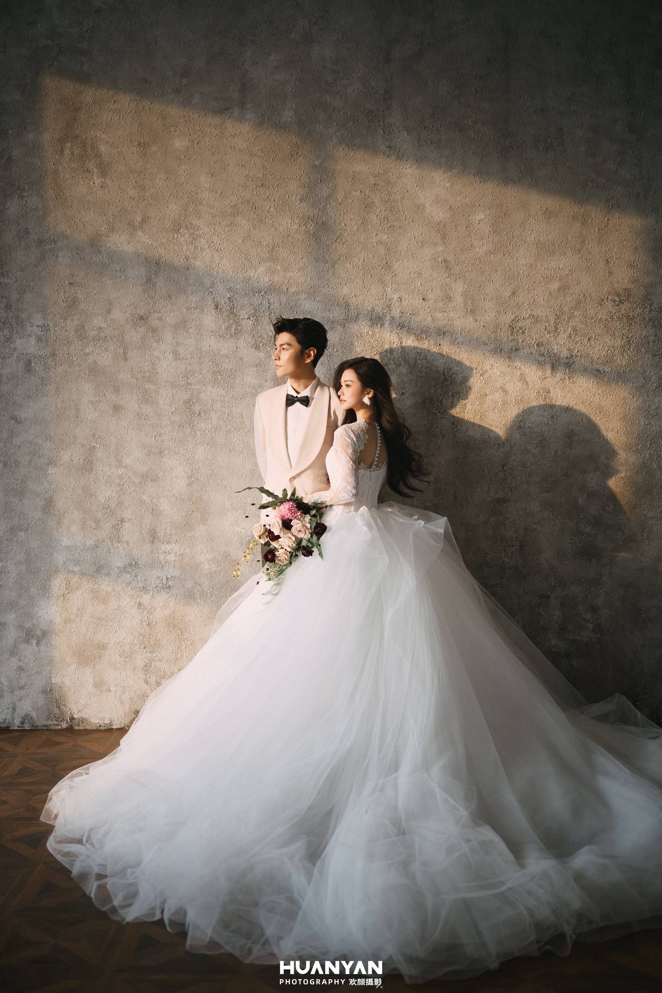 柔光客片第3张｜仪式感风婚纱照，摄于室内