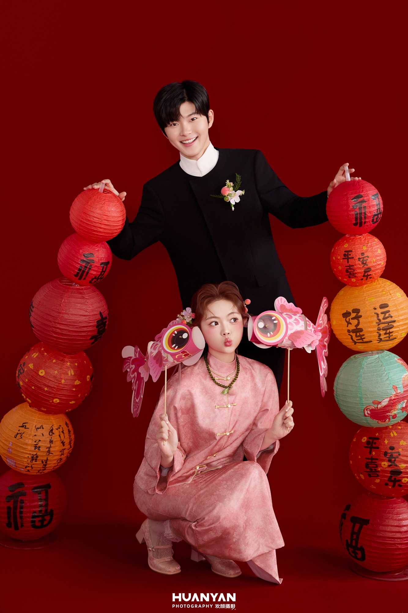粉锦喜鲤：喜嫁风婚纱照室内实拍