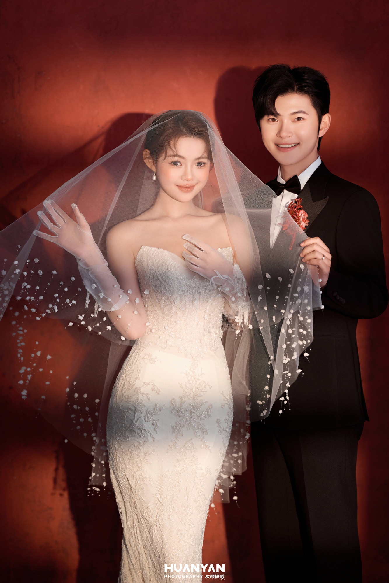 高级感风婚纱照 · 室内场景 · 复古红调客片