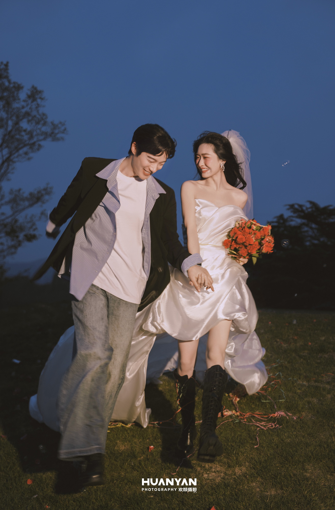 晚风告白：极简风婚纱照室内实拍