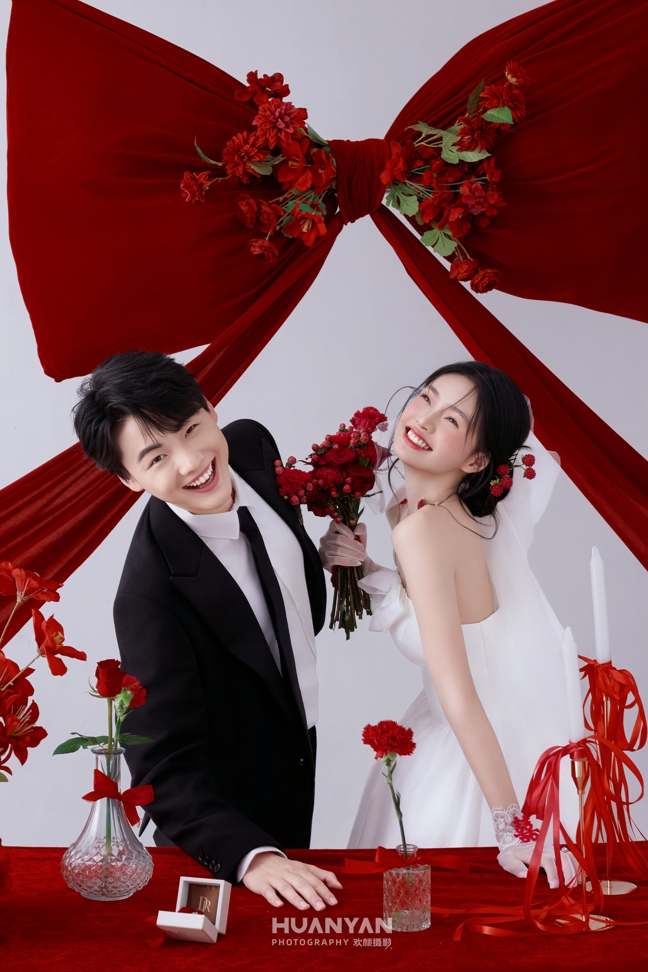 红丝结：喜嫁风婚纱照室内实拍
