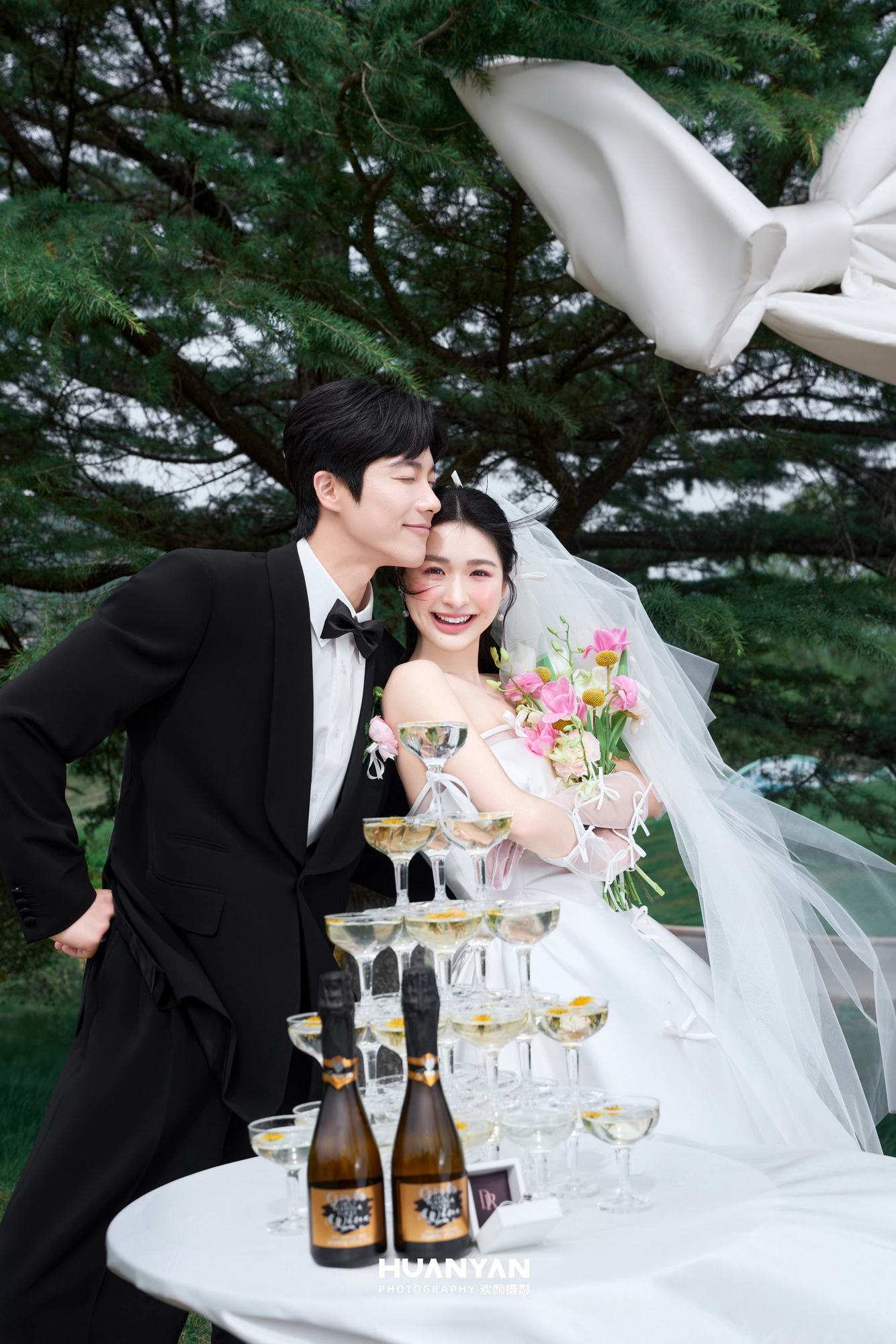 室内高级感风婚纱照实拍（甜酷白纱系列）