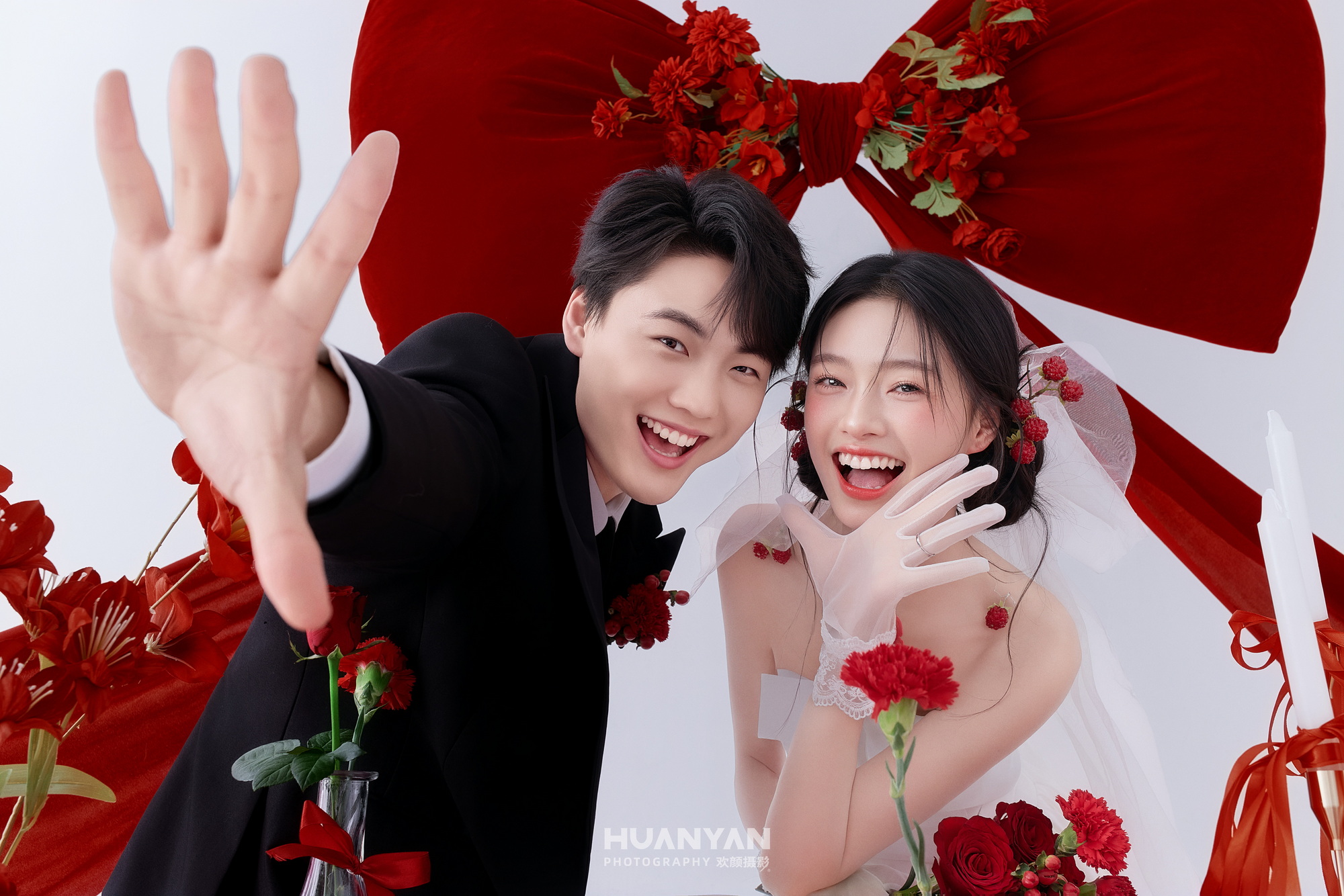 红丝结客片第3张｜喜嫁风婚纱照，摄于室内