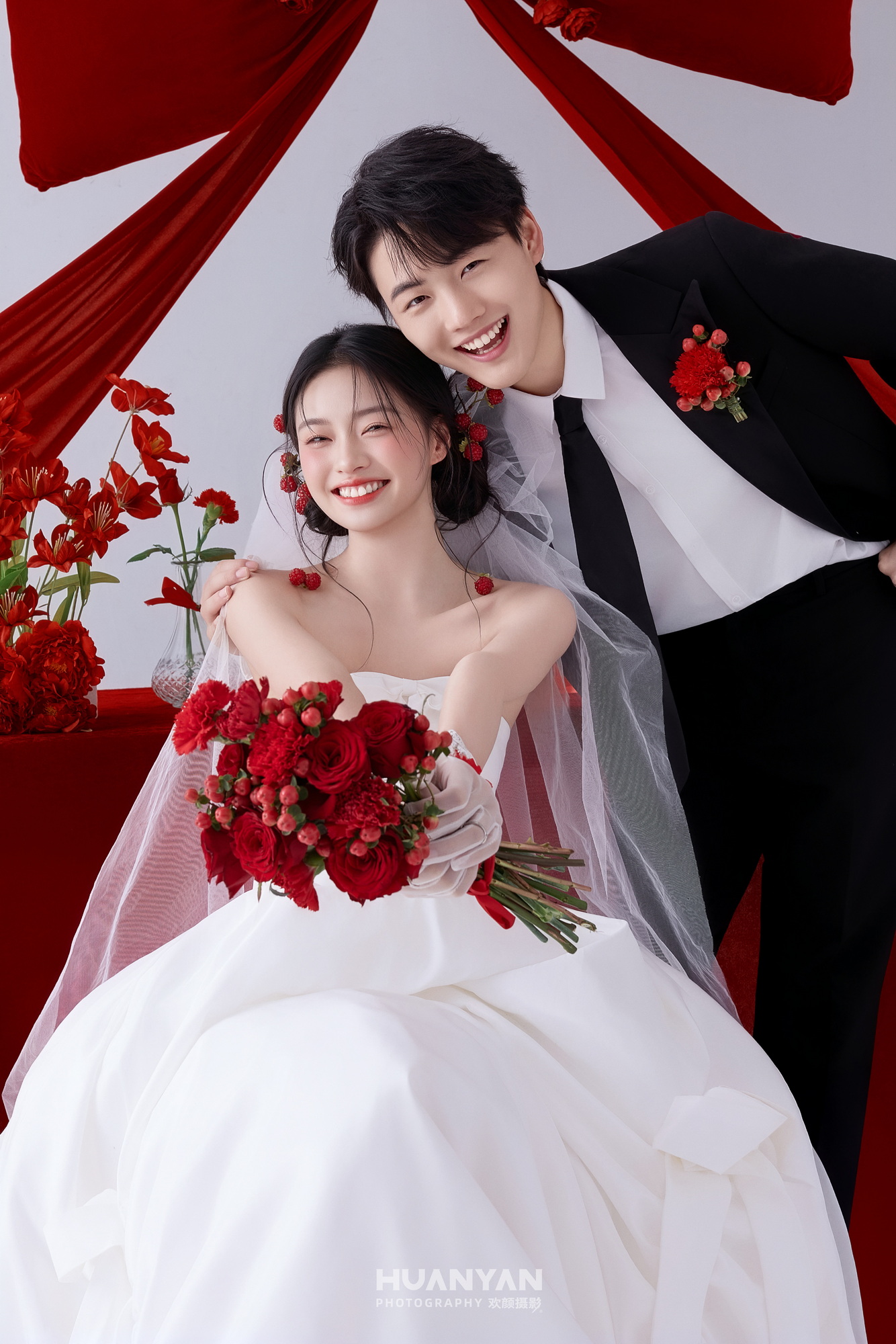 红丝结：喜嫁风婚纱照室内实拍
