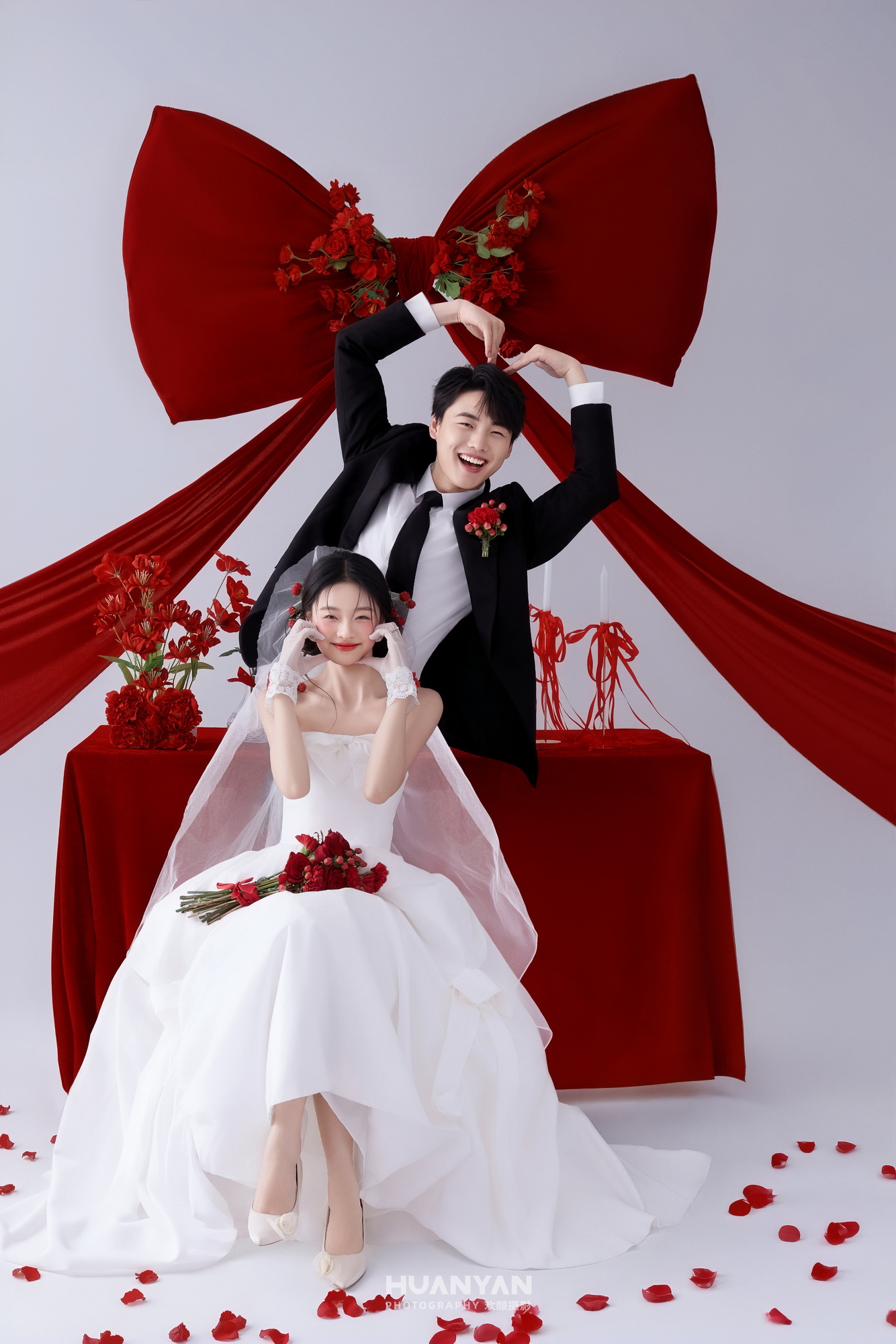红丝结客片第11张｜喜嫁风婚纱照，摄于室内