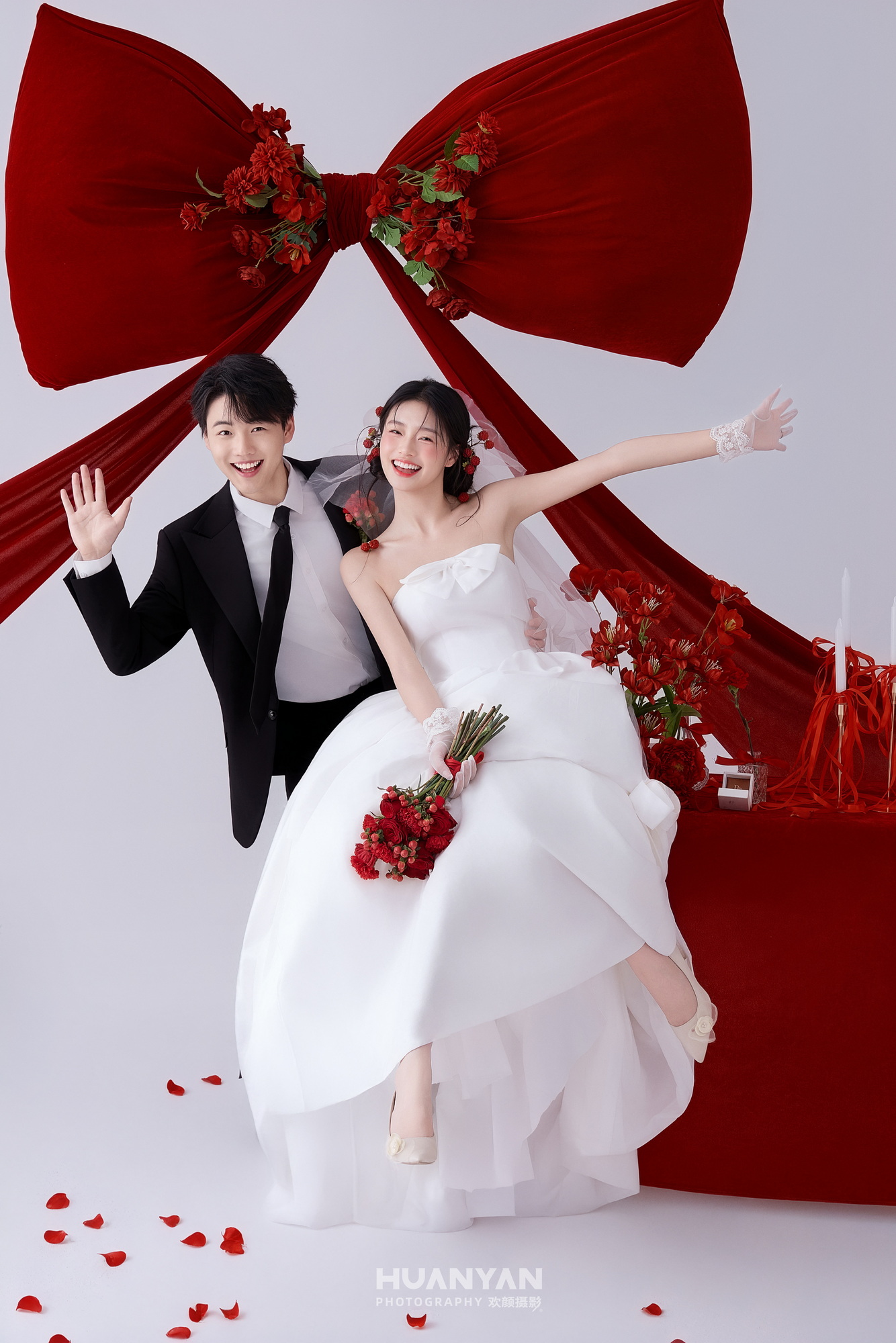 红丝结：喜嫁风婚纱照室内实拍