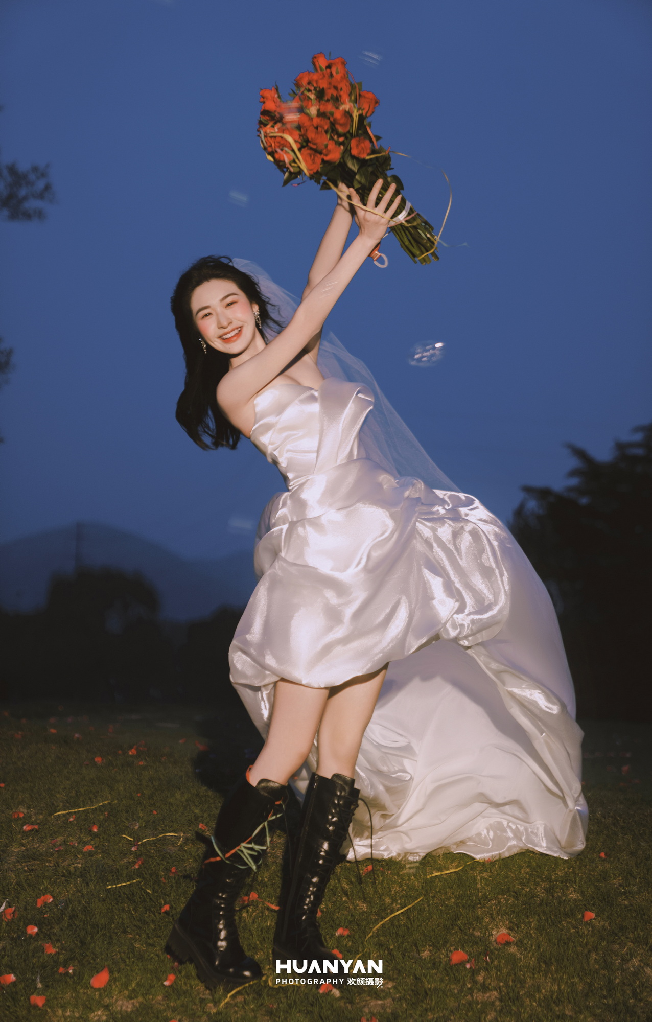 室内极简风婚纱照实拍（晚风告白系列）