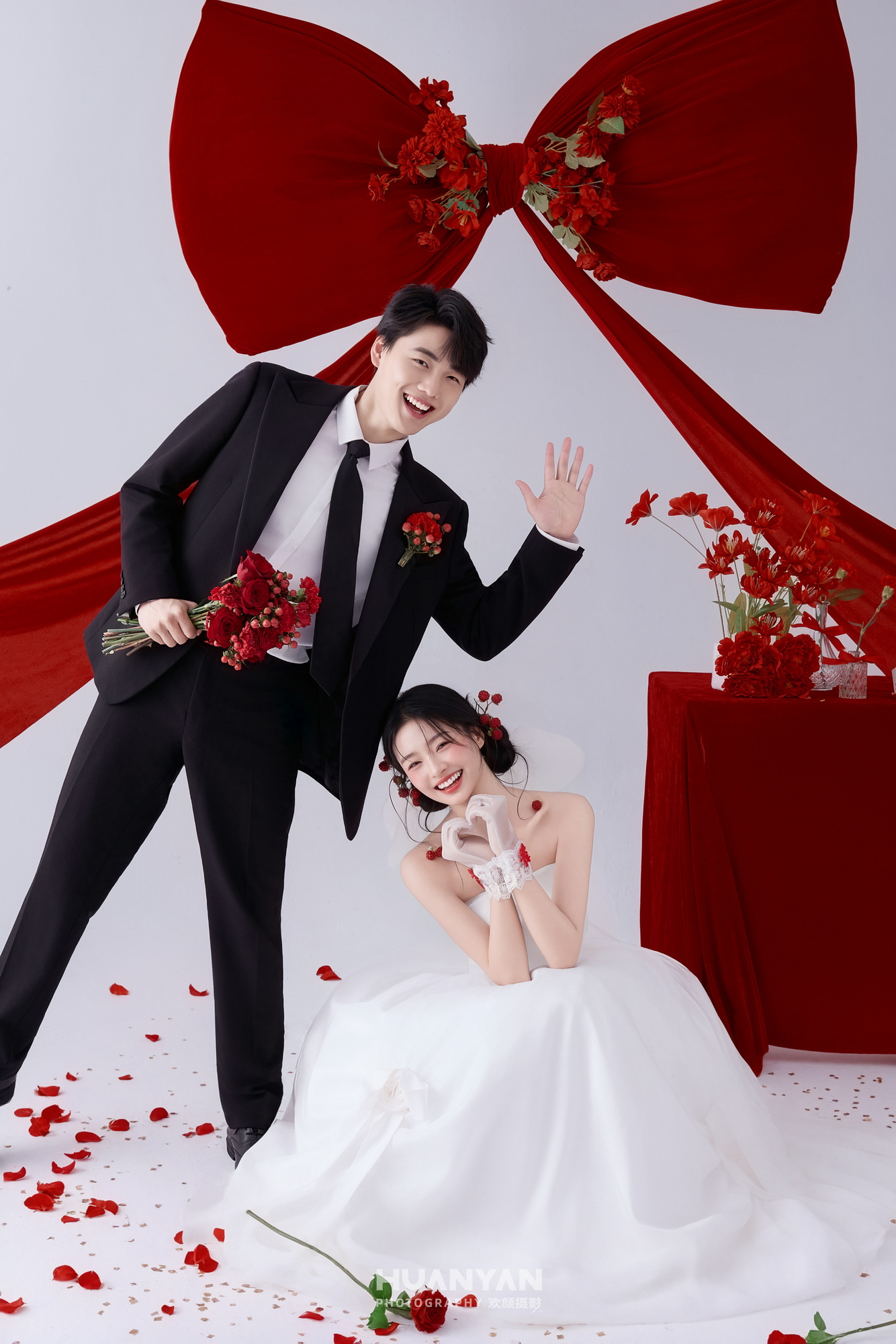 红丝结：喜嫁风婚纱照室内实拍