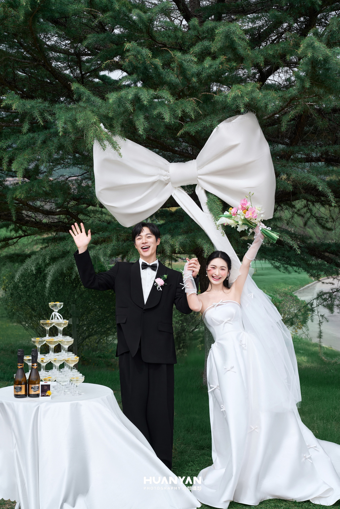 高级感风婚纱照 · 室内场景 · 甜酷白纱客片