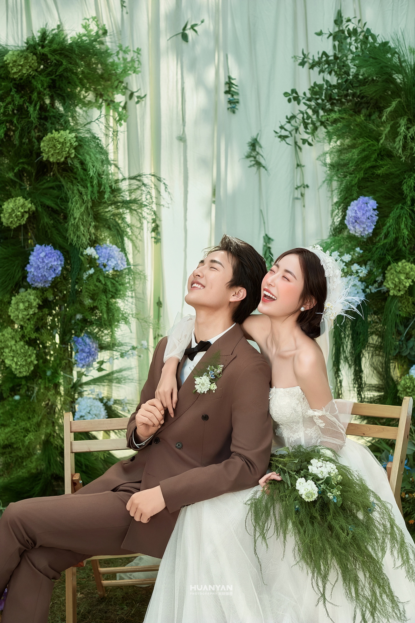 风遇林野客片第7张｜轻氧风婚纱照，摄于草地
