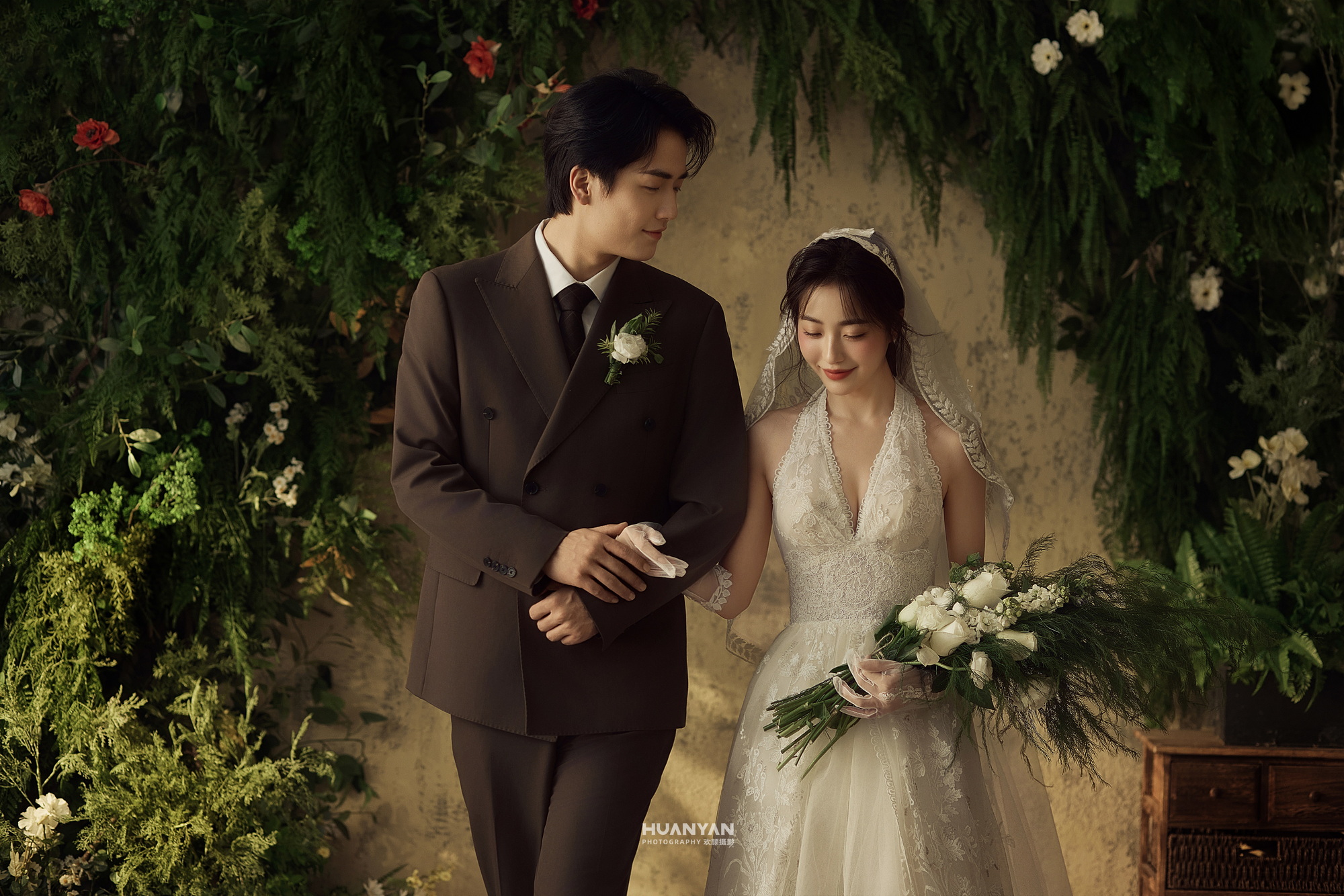 暮光秘语客片第3张｜高级感风婚纱照，摄于夕阳
