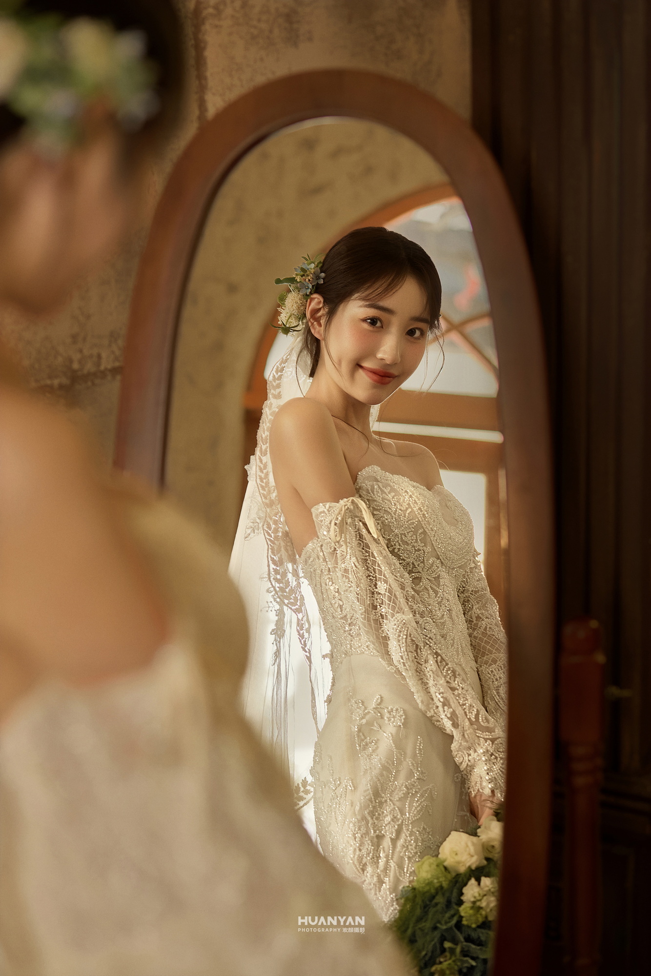 高级感风婚纱照 · 室内场景 · 窗畔微光客片