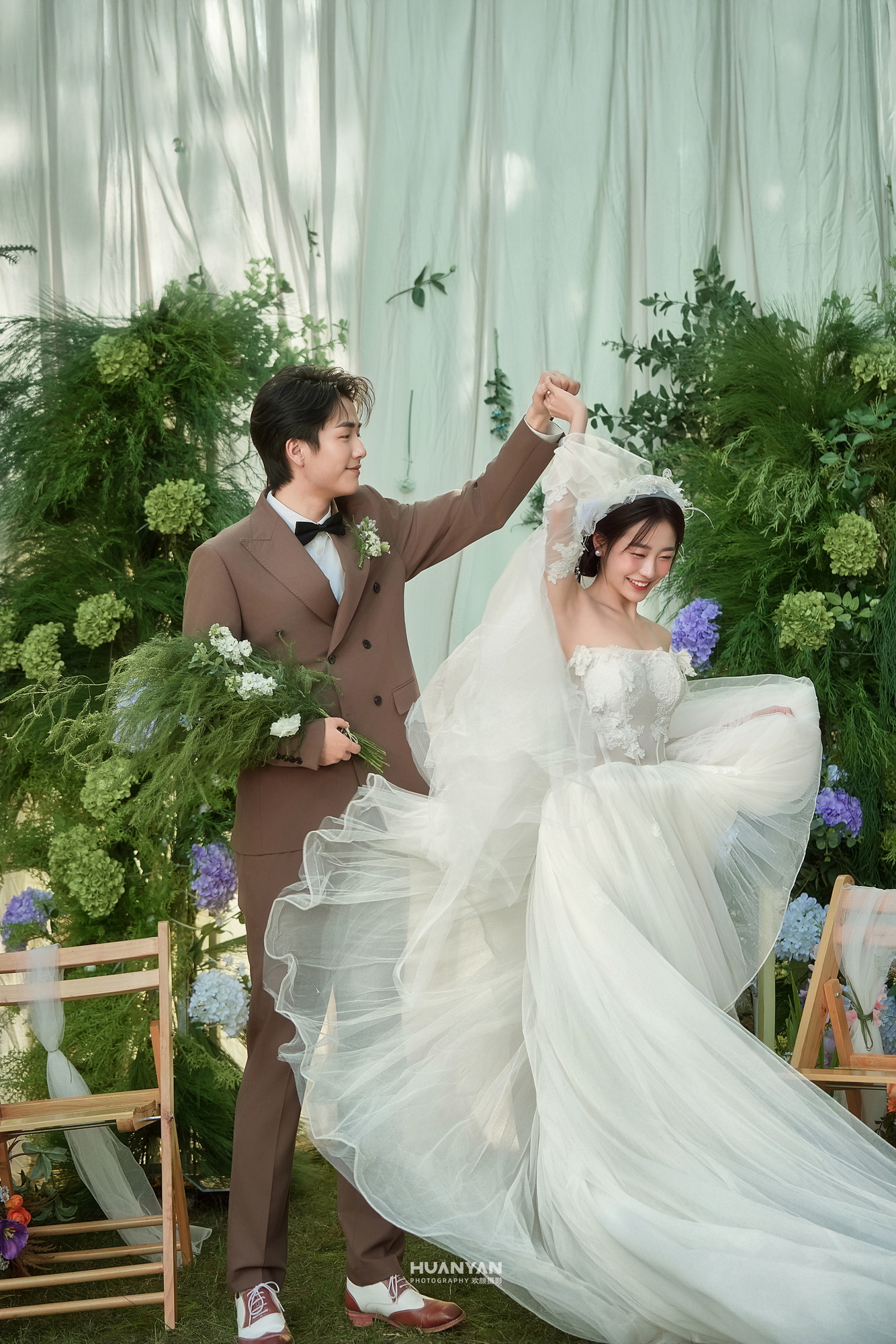 风遇林野：轻氧风婚纱照草地实拍