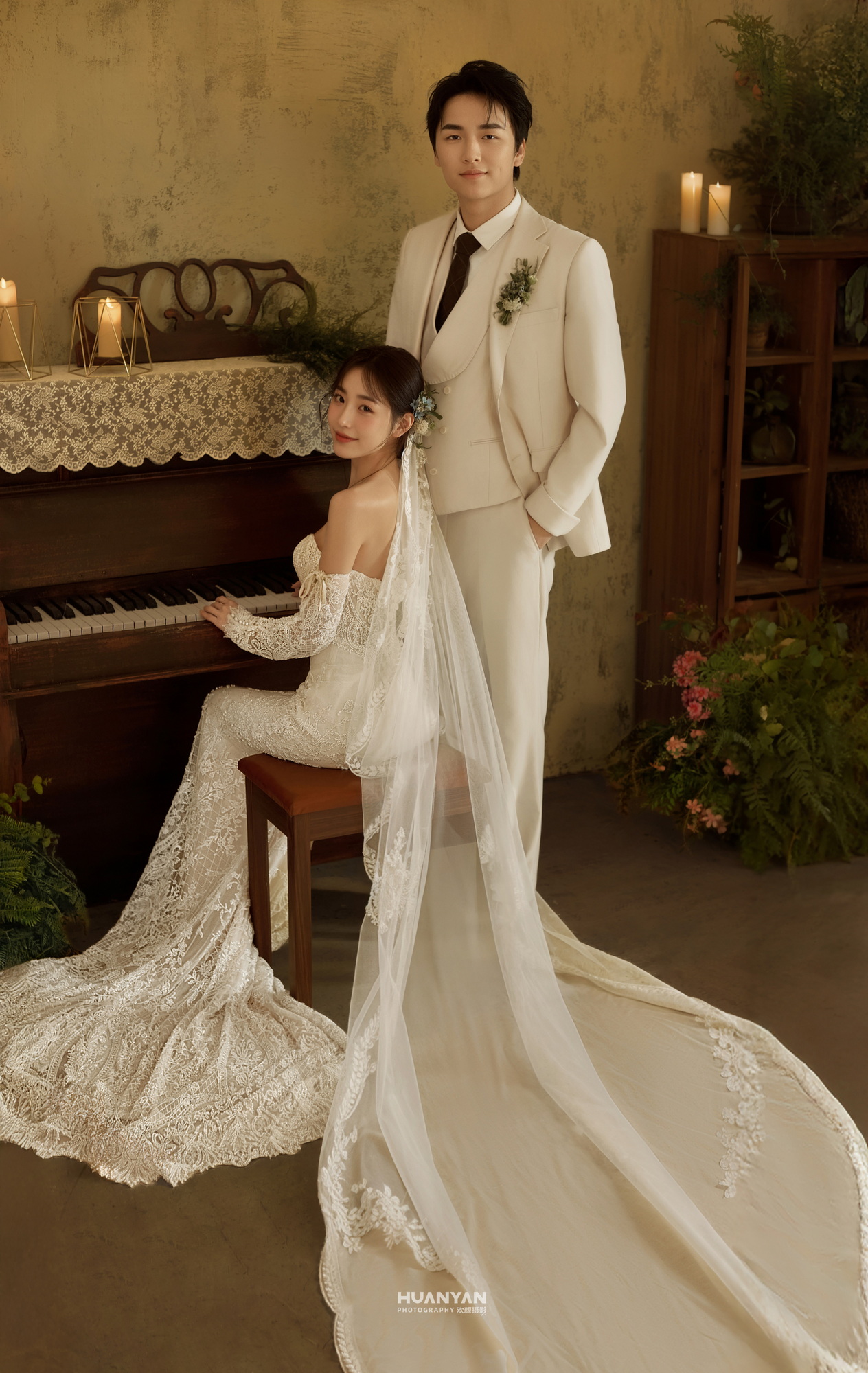 窗畔微光：高级感风婚纱照室内实拍