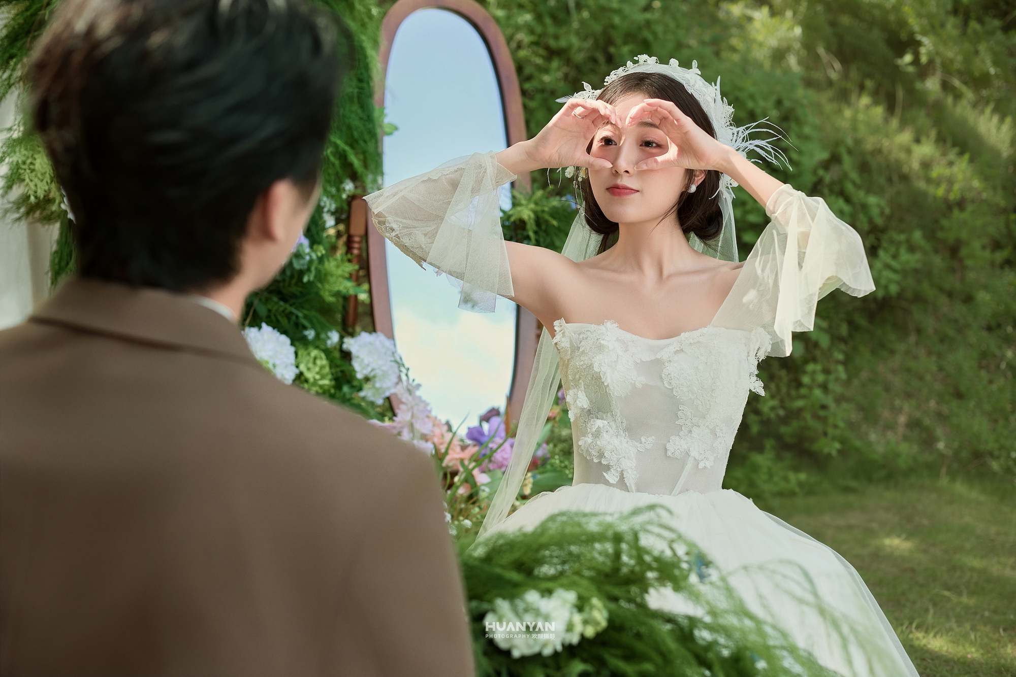 风遇林野：轻氧风婚纱照草地实拍