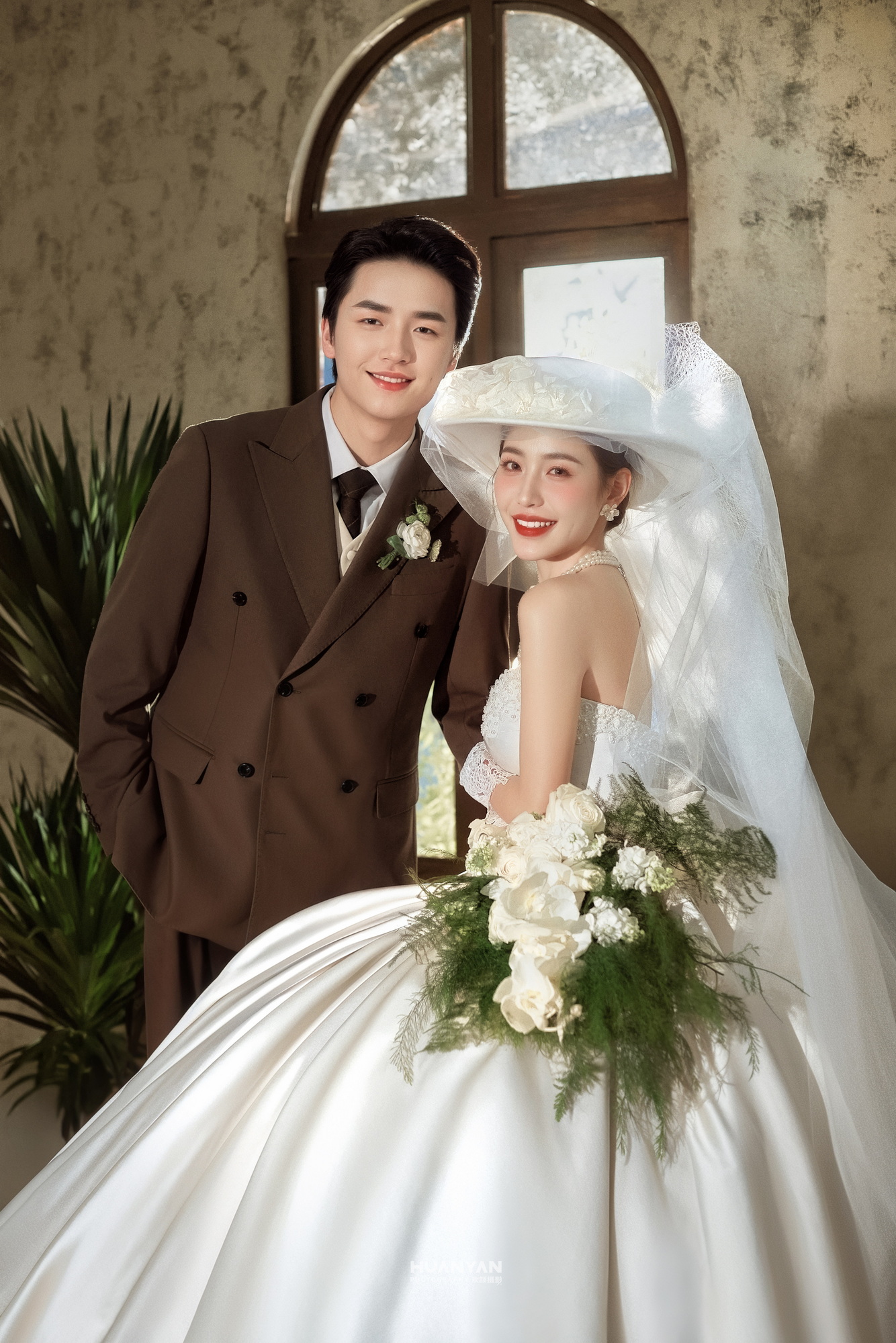 旧梦来信客片第3张｜简约风婚纱照，摄于室内