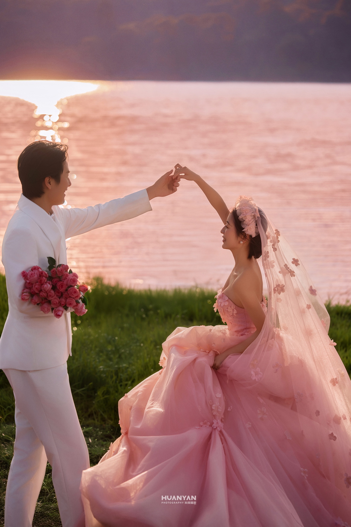 夕阳简约风婚纱照实拍（粉黛暮光系列）