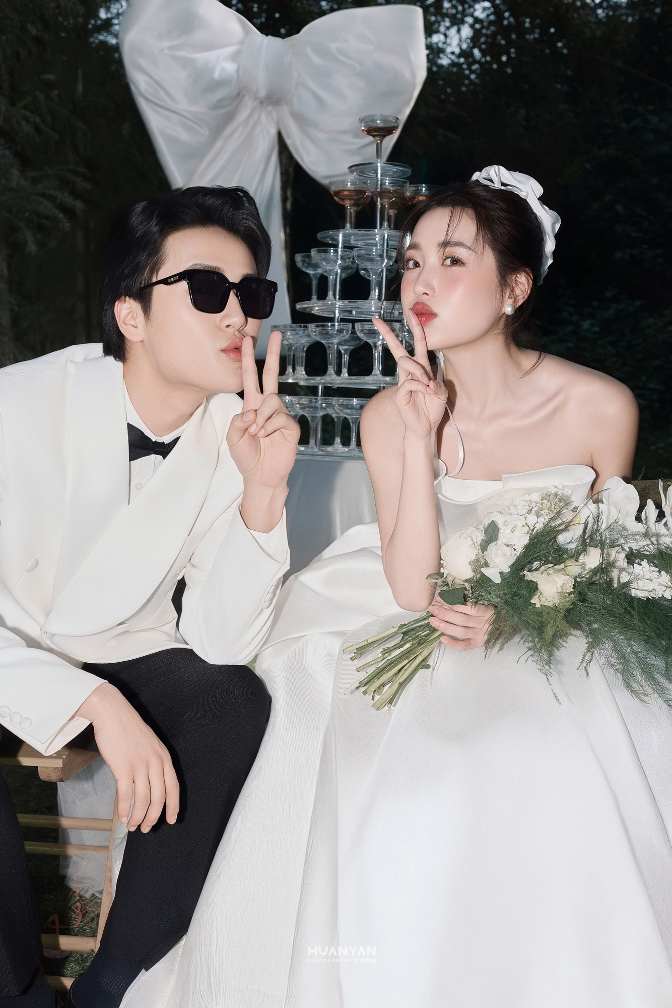 森系白纱：轻氧风婚纱照草地实拍