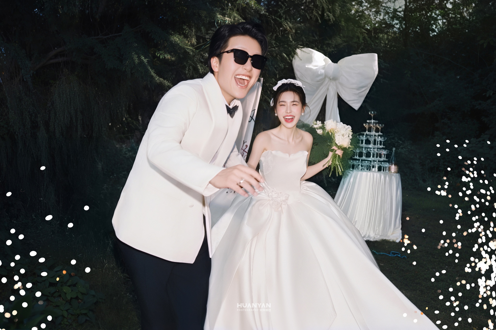 森系白纱：轻氧风婚纱照草地实拍