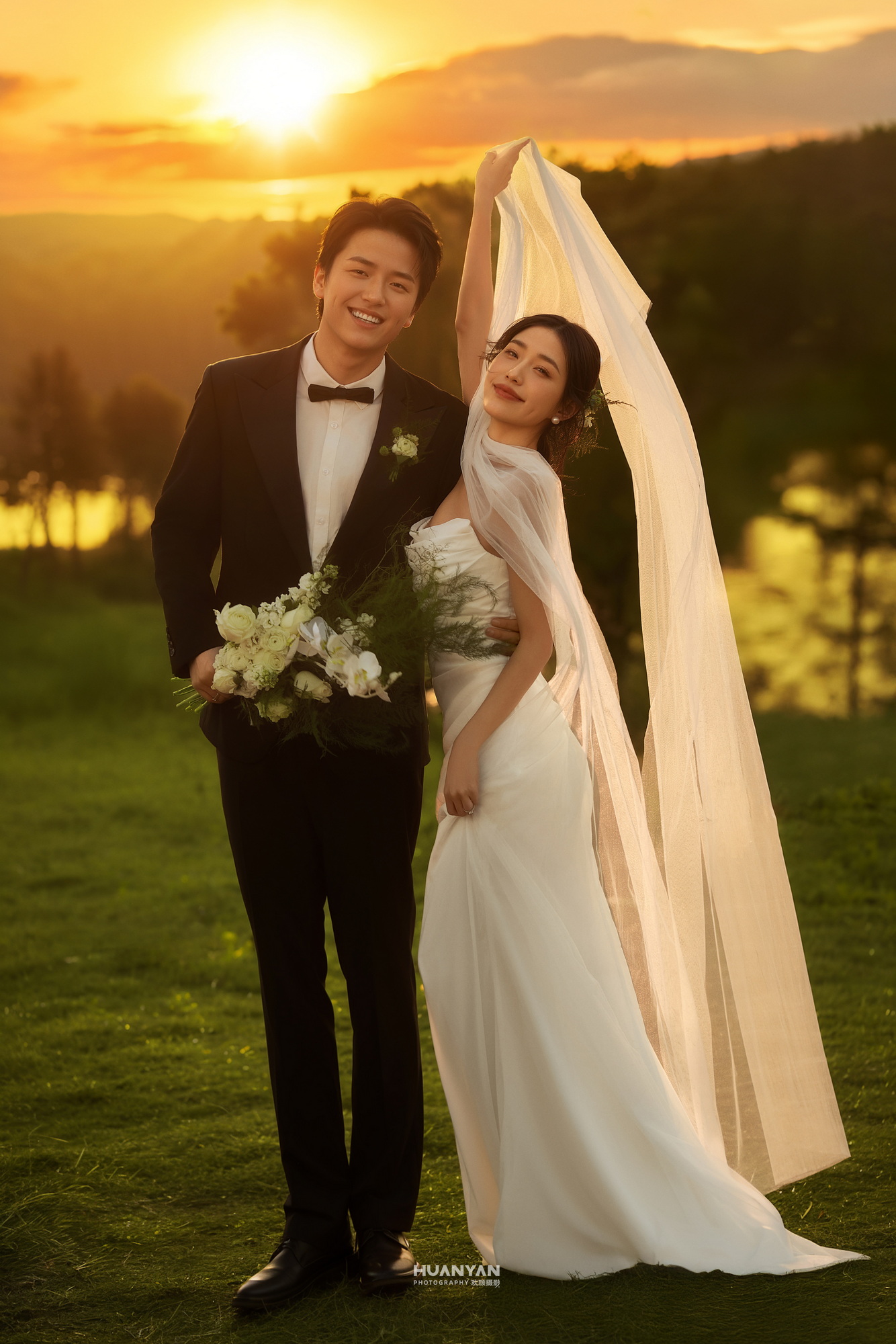 落日恋歌：简约风婚纱照夕阳实拍