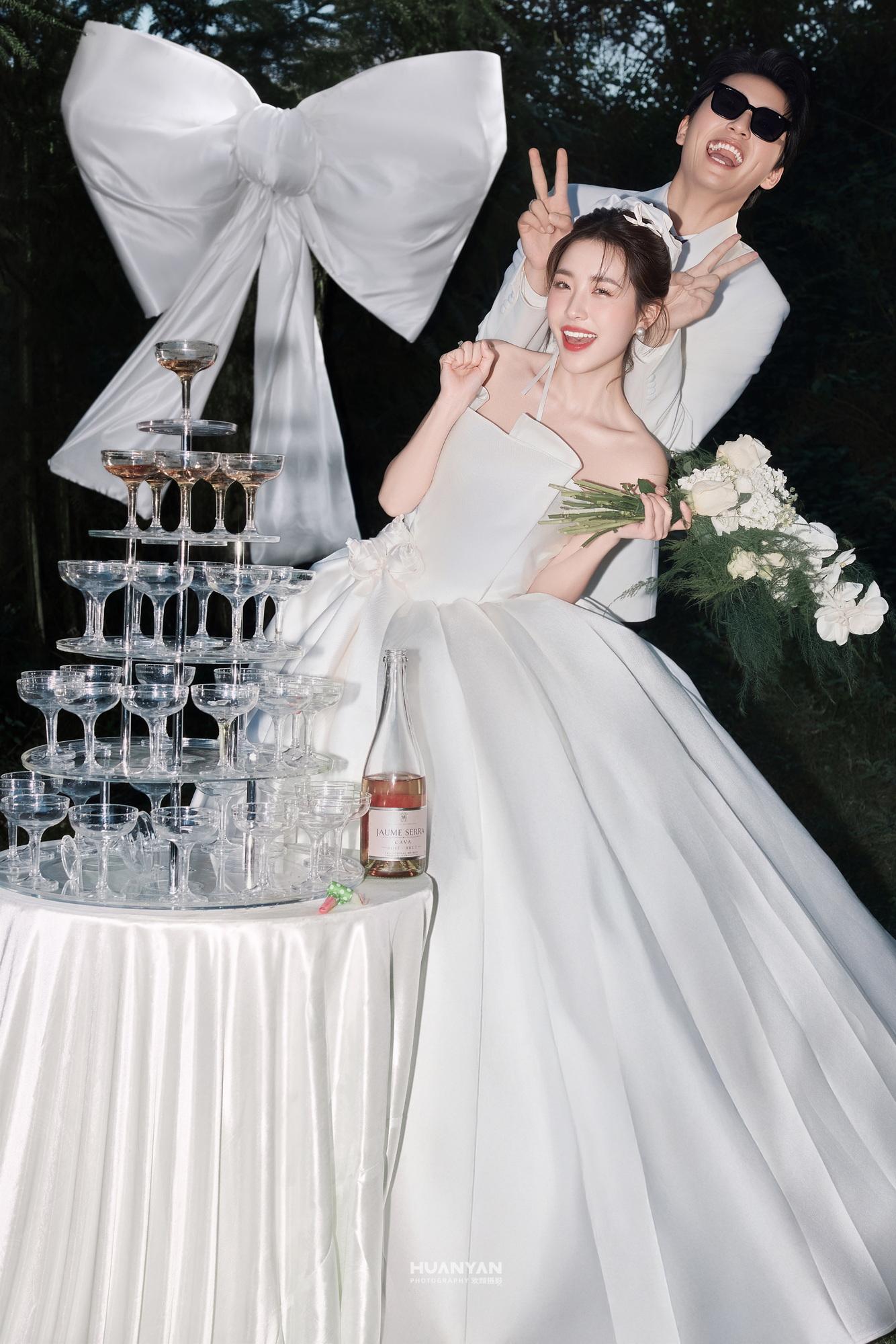 轻氧风婚纱照 · 草地场景 · 森系白纱客片