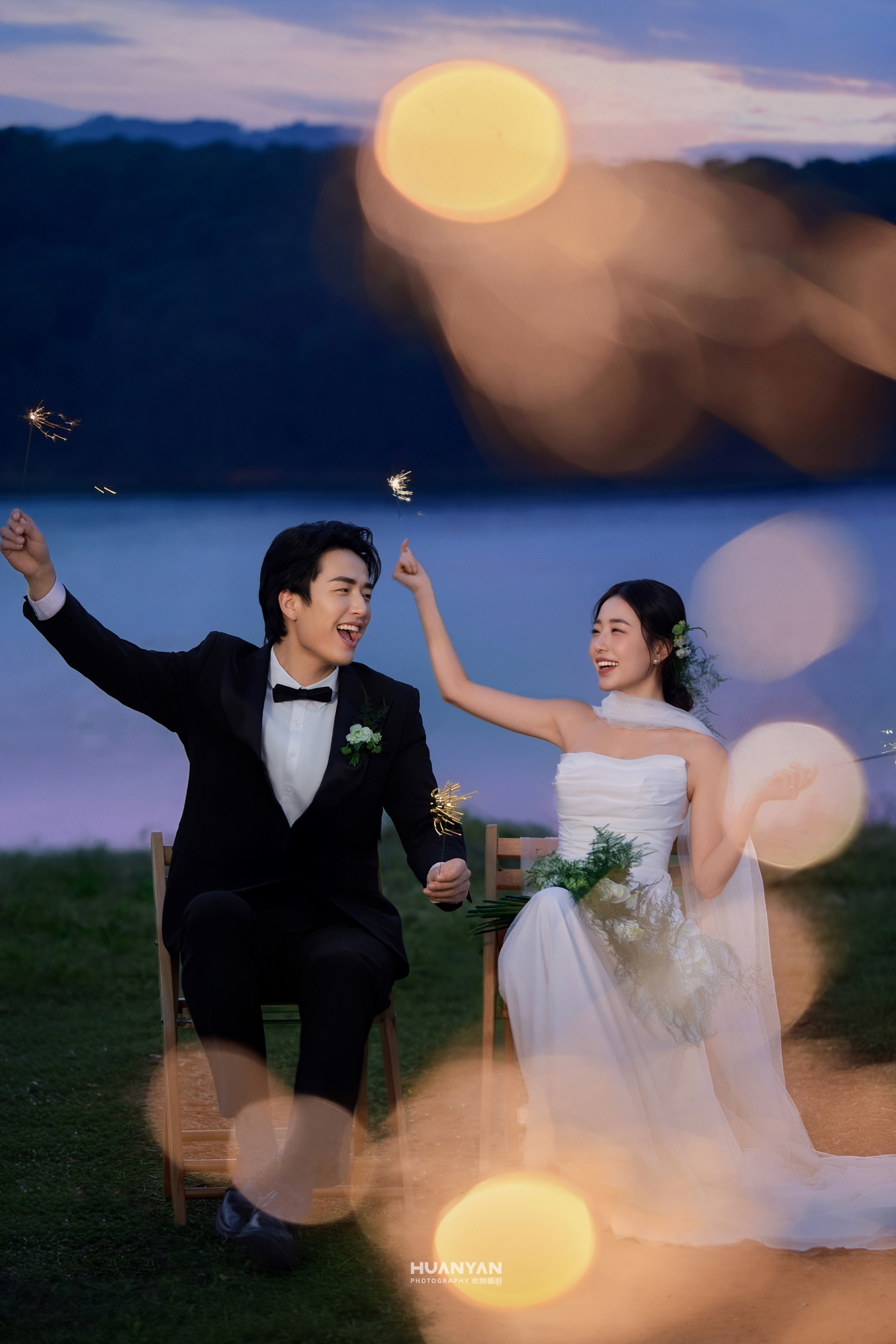 湖蓝暮色客片第7张｜森系风婚纱照，摄于湖边