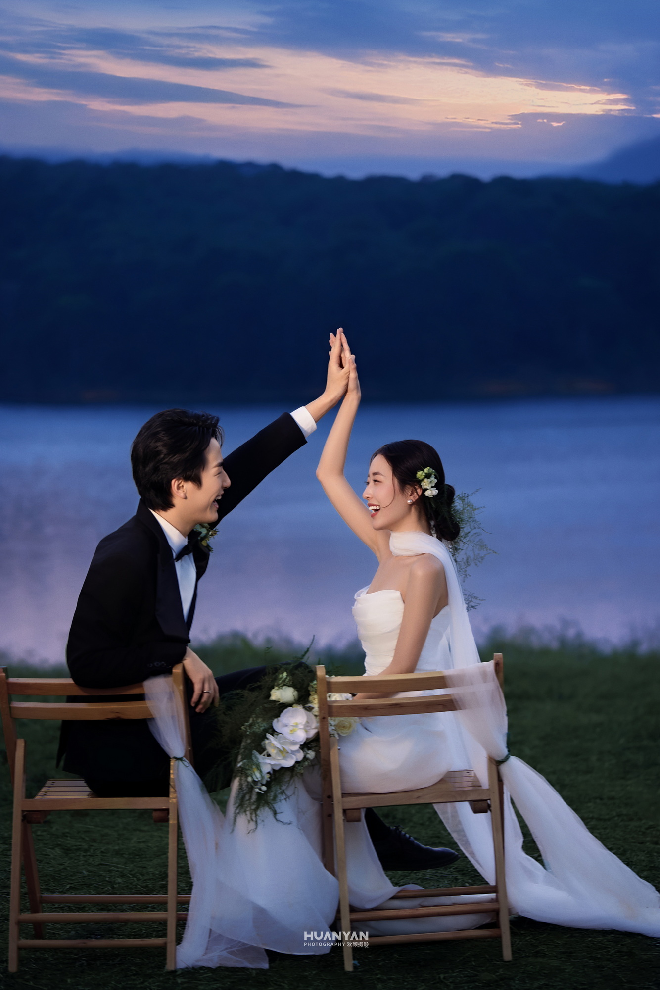 森系风婚纱照 · 湖边场景 · 湖蓝暮色客片