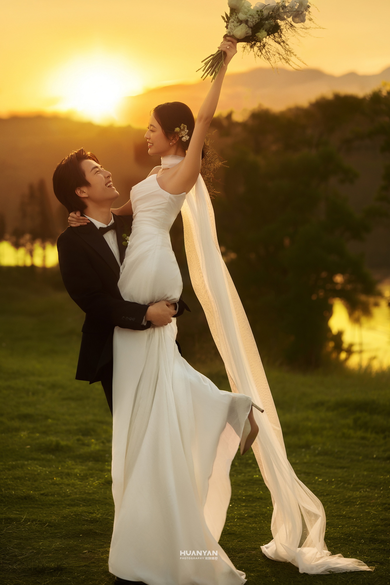 夕阳简约风婚纱照实拍（落日恋歌系列）