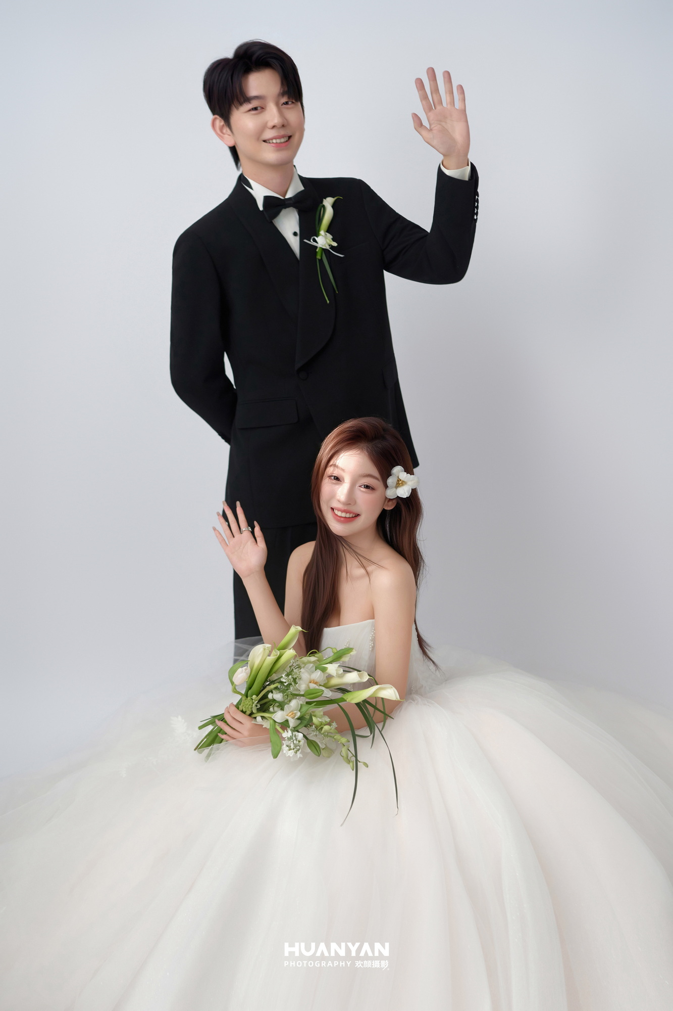 极简风婚纱照 · 室内场景 · 白纱与诗客片