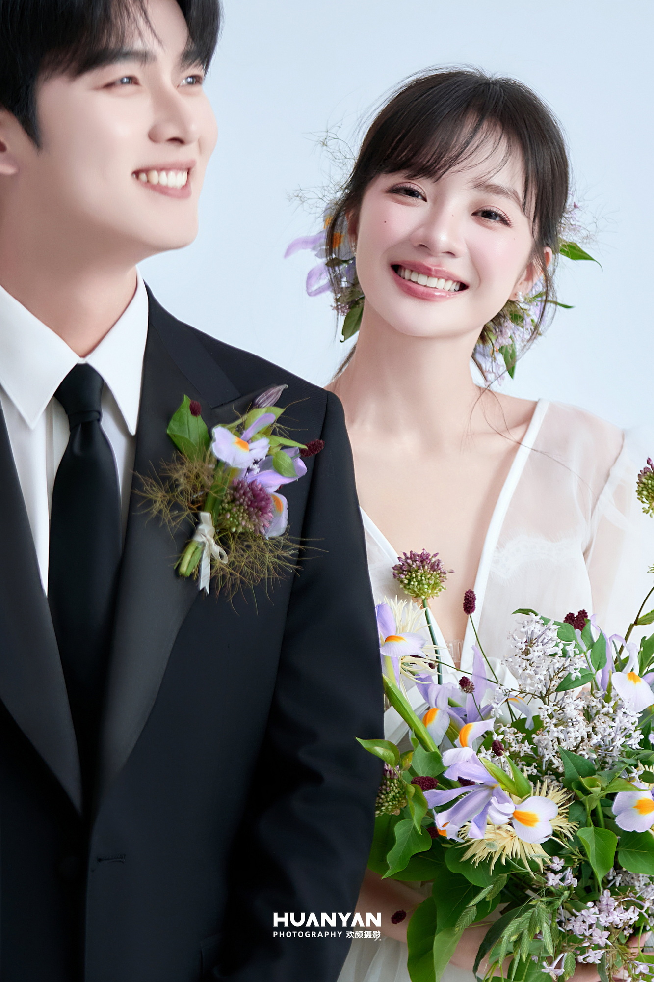 野旧梦：简约风婚纱照草地实拍