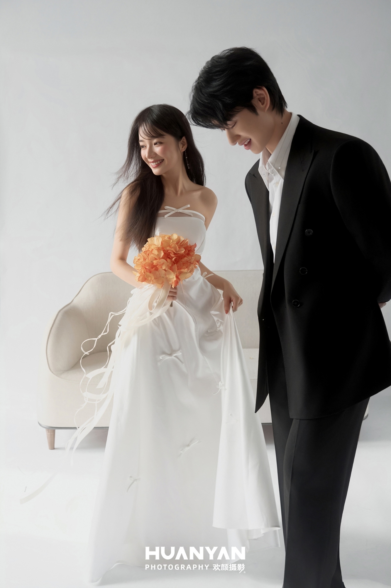 白纱絮语客片第11张｜仪式感风婚纱照，摄于室内