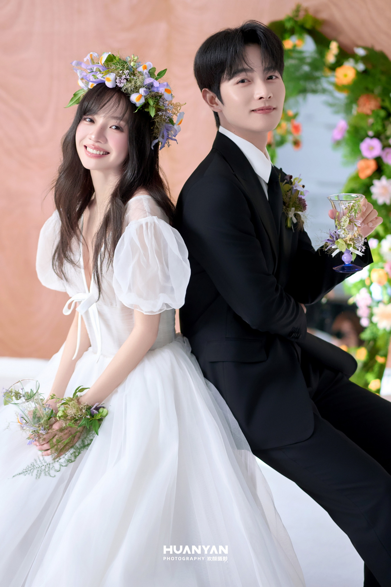 简约风婚纱照 · 草地场景 · 野旧梦客片